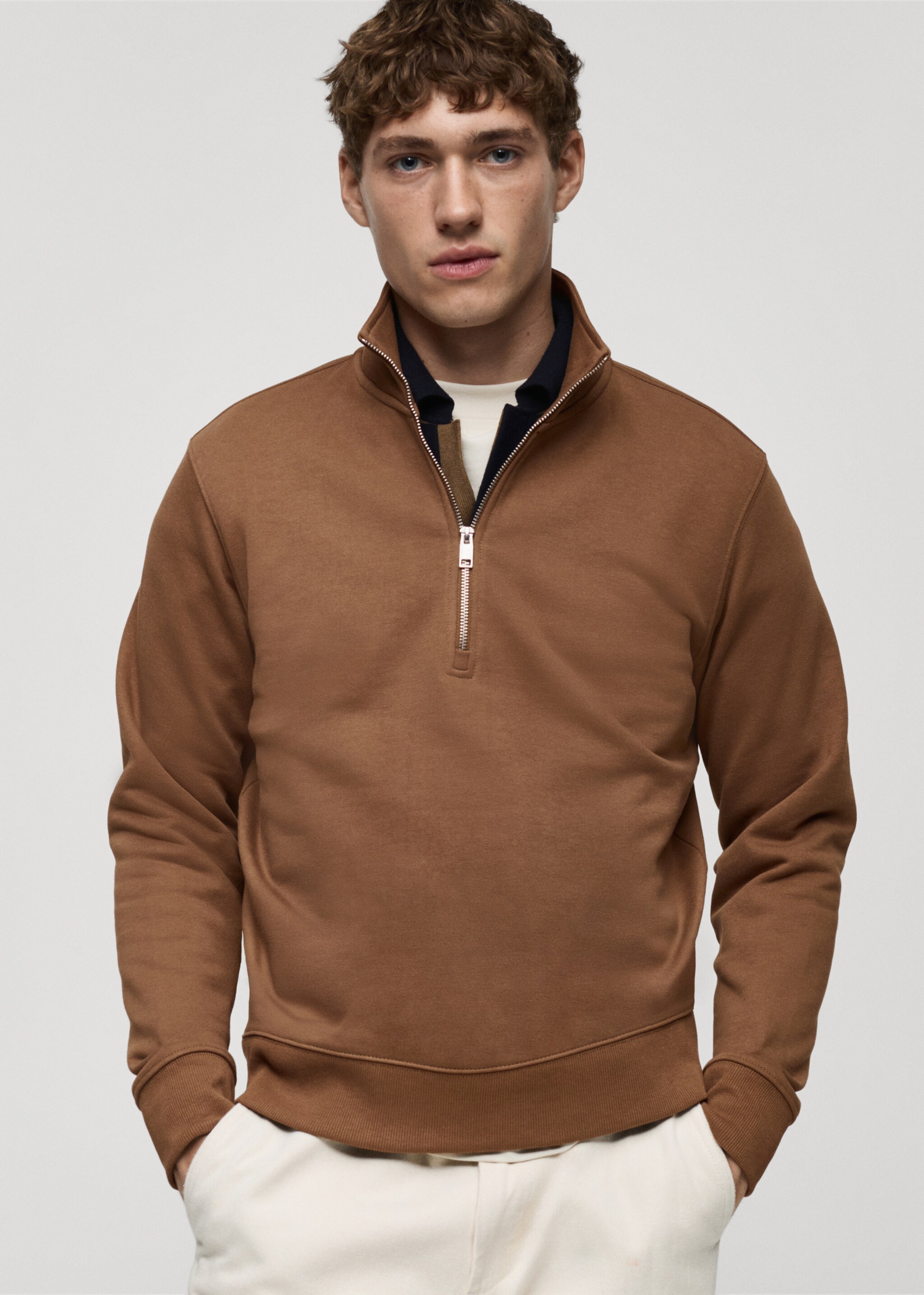 Sudadera regular fit cuello cremallera - Plano medio