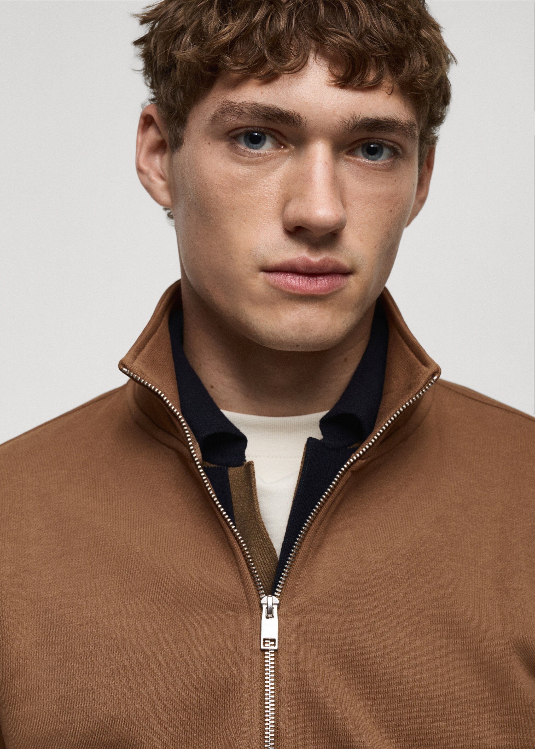 Sudadera regular fit cuello cremallera - Detalle del artículo 1