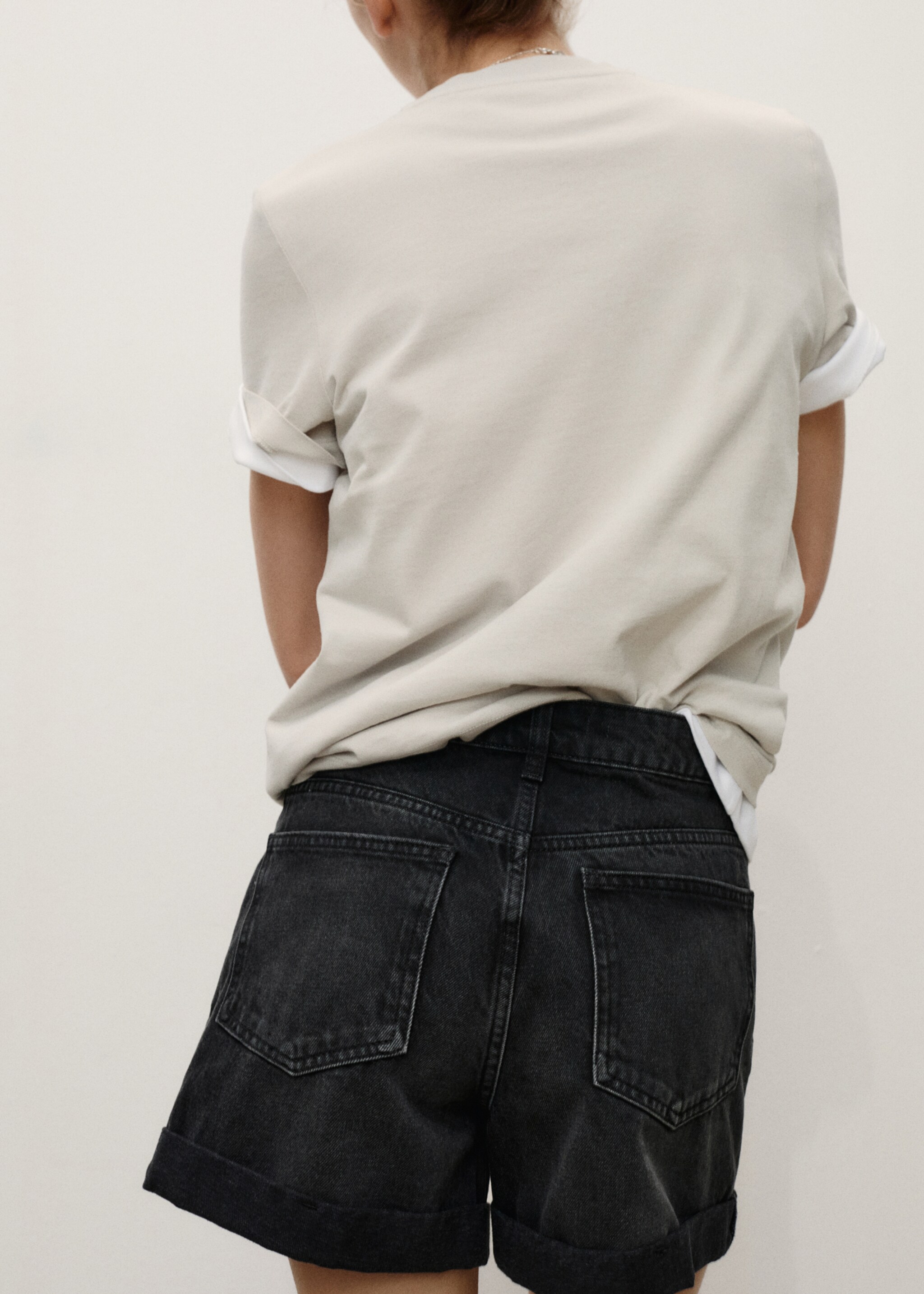 Shorts denim mom-fit tiro alto - Reverso del artículo
