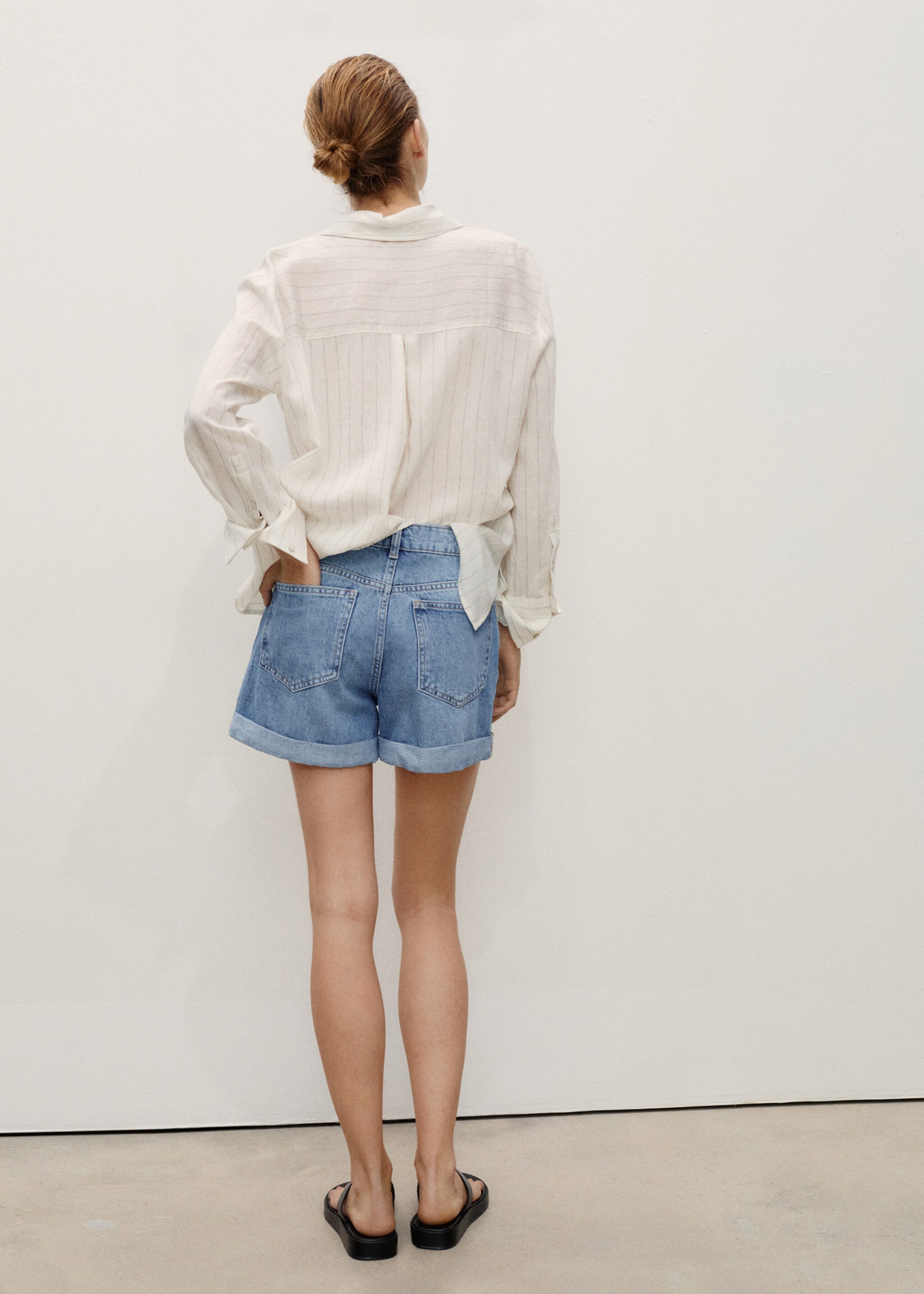 Shorts denim mom-fit tiro alto - Reverso del artículo