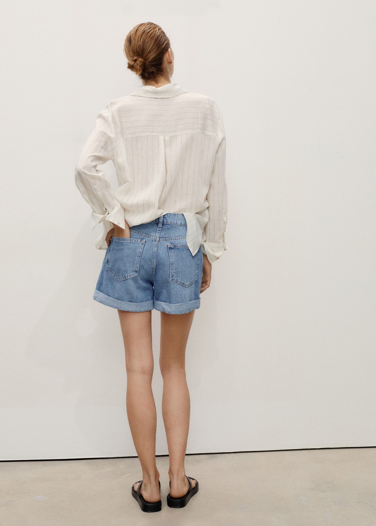 Shorts denim mom-fit tiro alto - Reverso del artículo