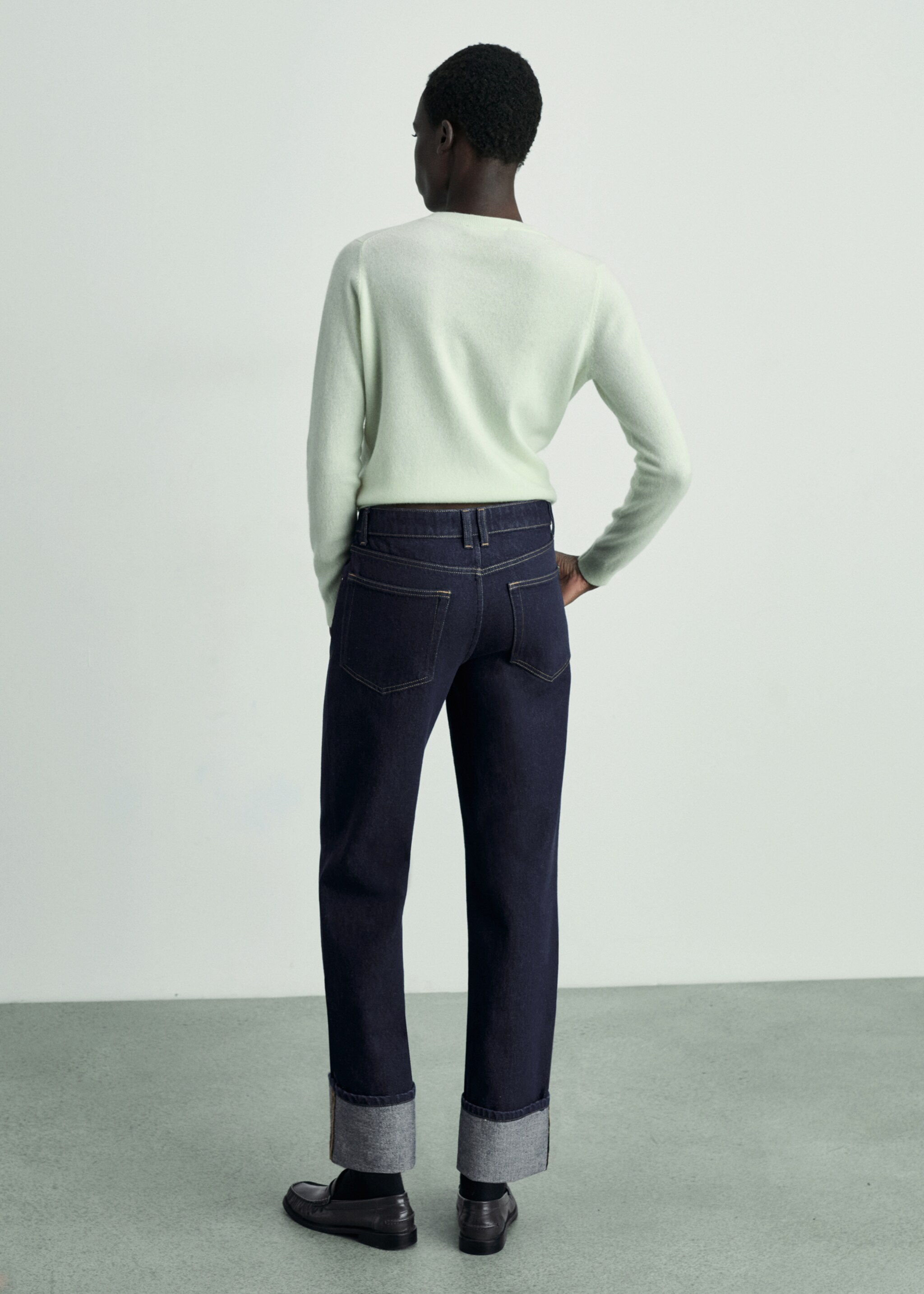 Jeans rinse wash bajo vuelto - Reverso del artículo