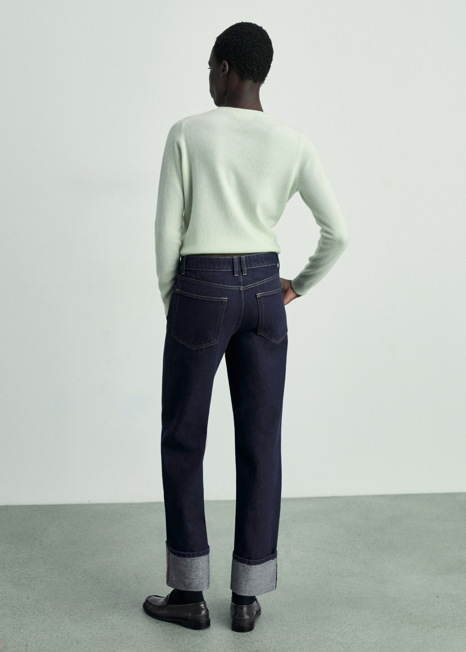 Jeans rinse wash bajo vuelto - Reverso del artículo