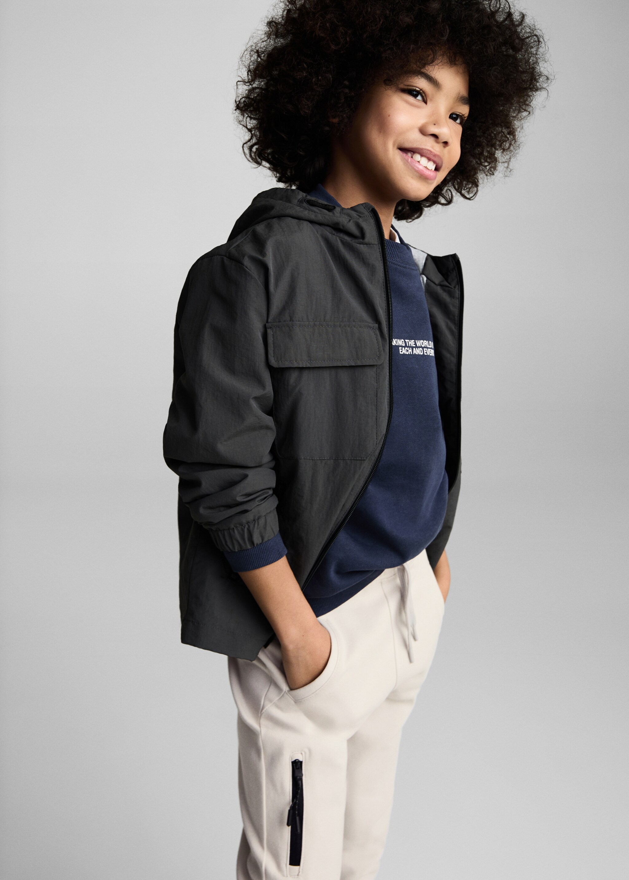 Pantalón jogger cintura elástica - Plano medio