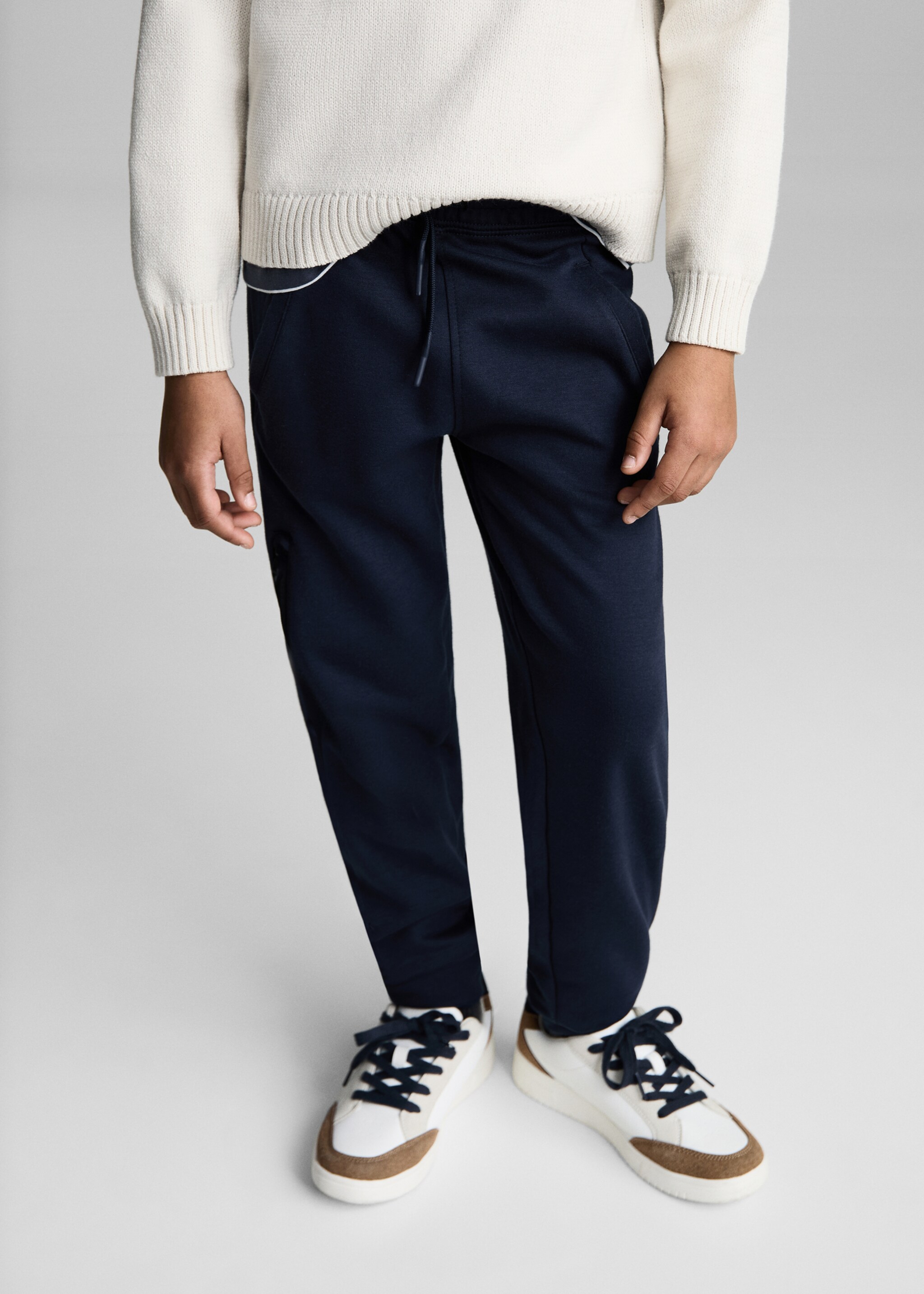 Pantalón jogger cintura elástica - Plano medio