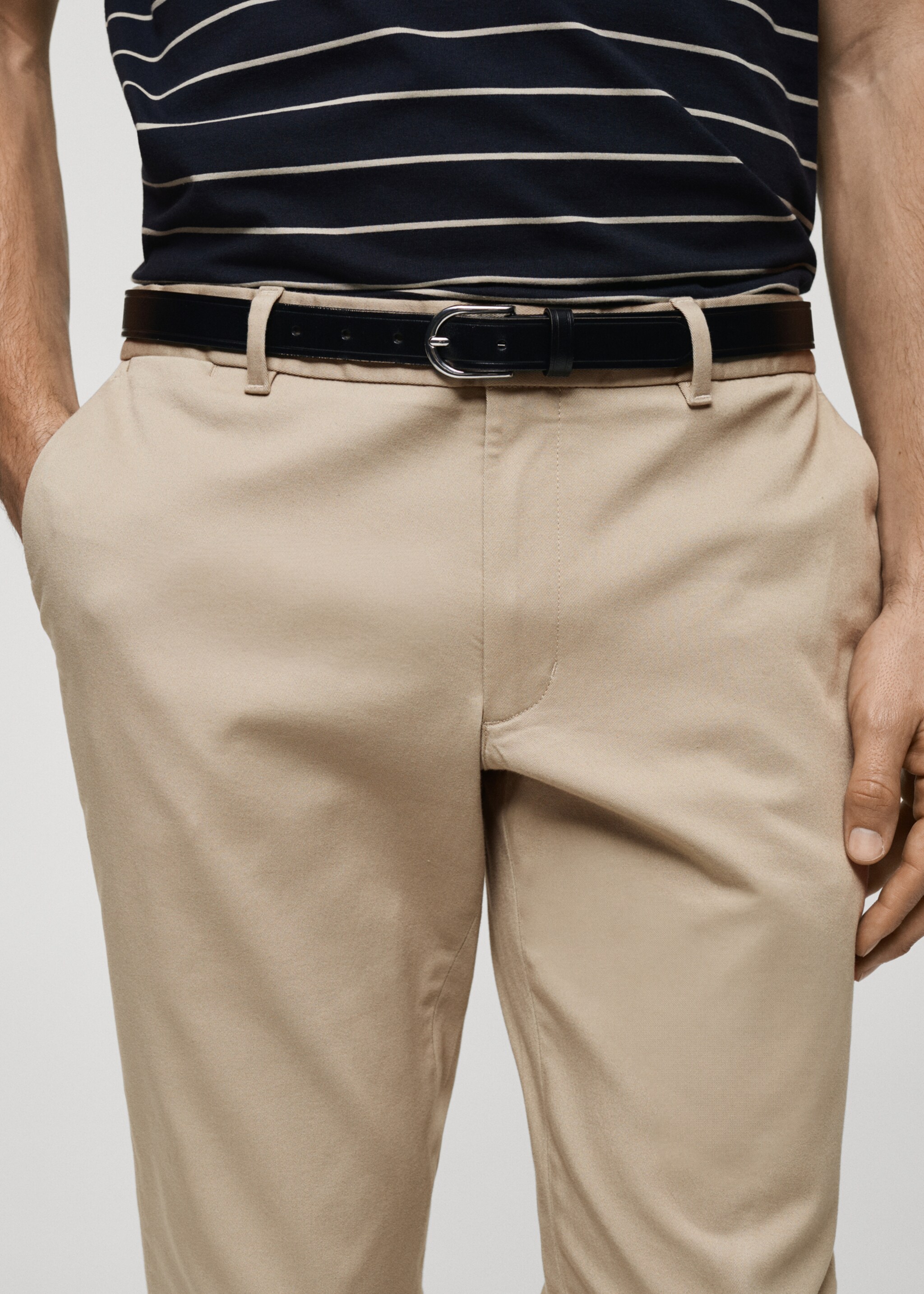 Pantalon Barna slim-fit en sergé - Détail de l'article 1