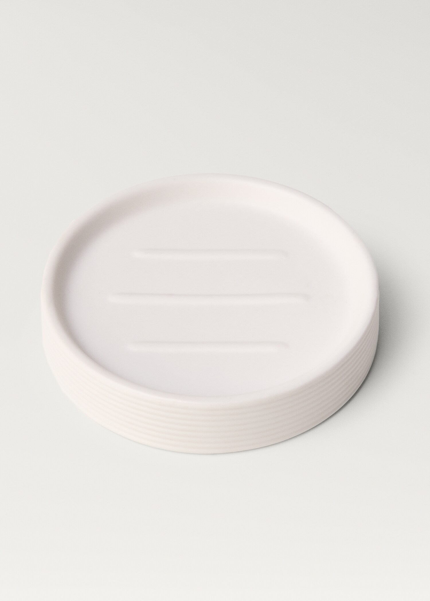 Stoneware soap dish with relief - Details of the article 1