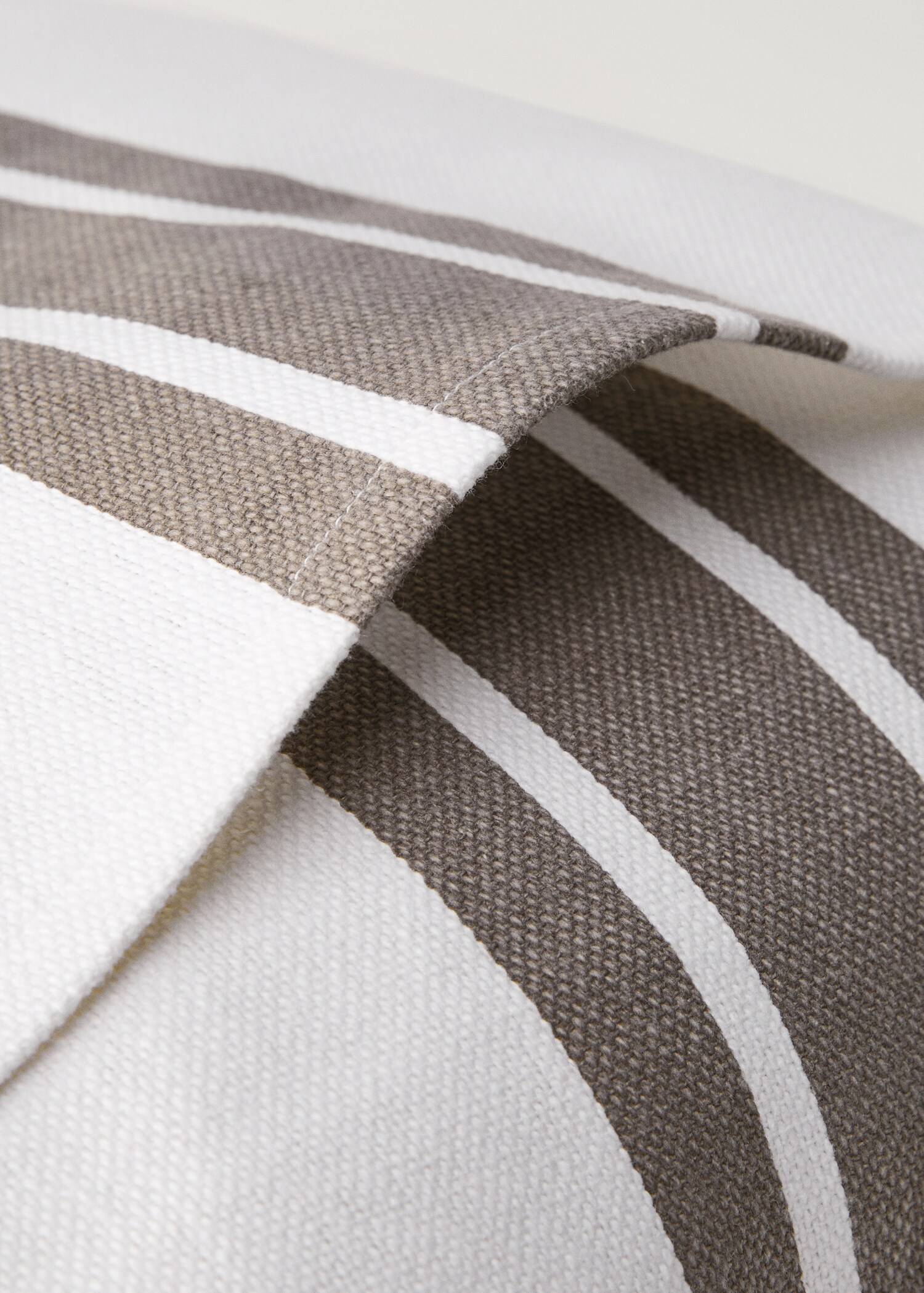 Cushion cover with stripe detail 45x45 cm - Details of the article 1