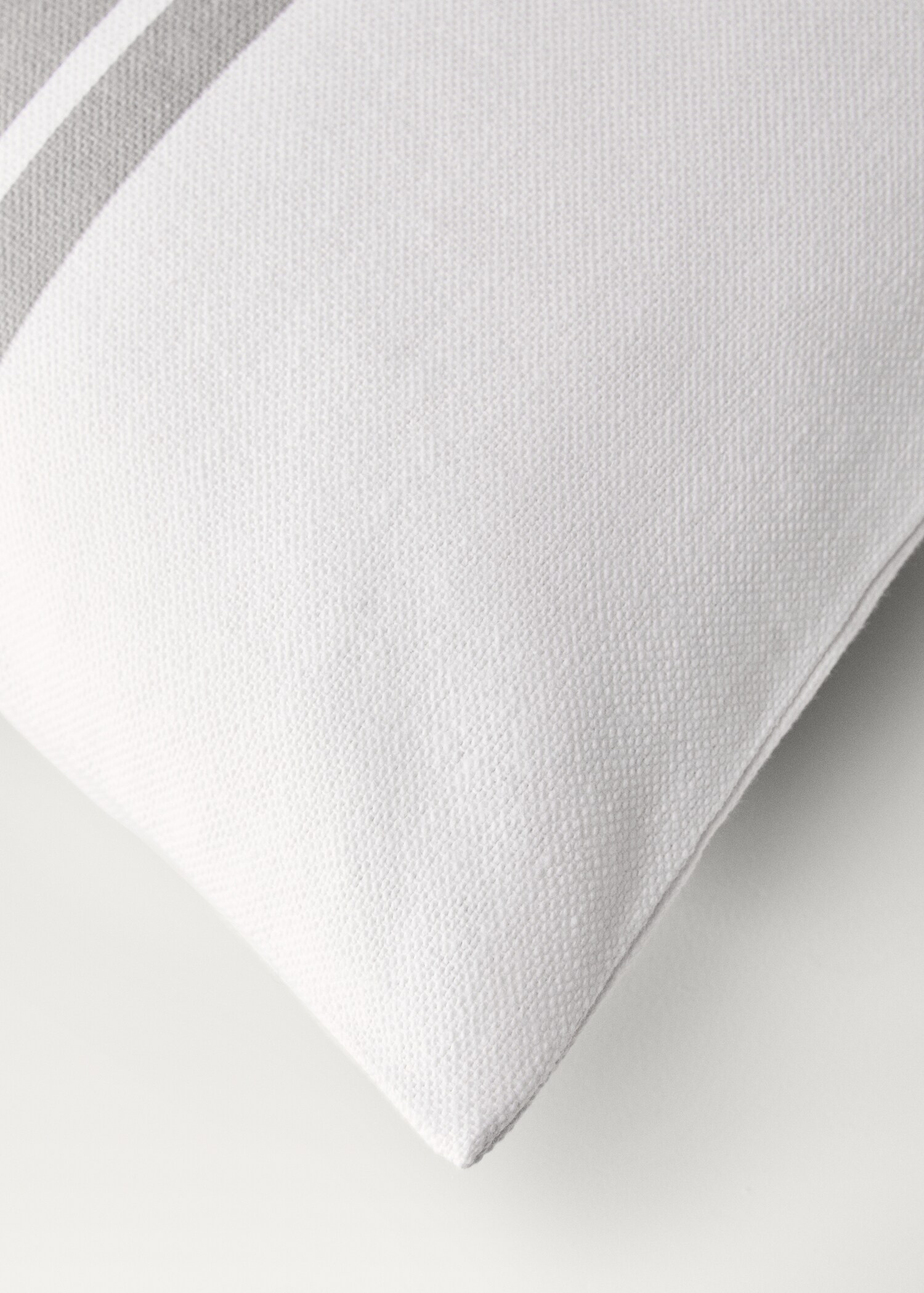 Cushion cover with stripe detail 45x45 cm - Details of the article 2