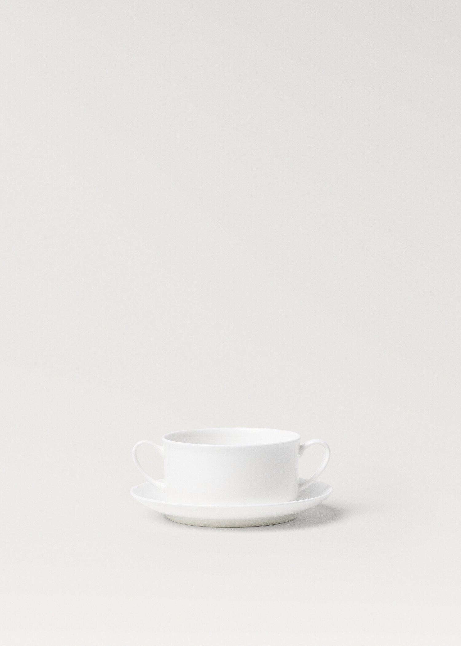 Велика чашка та блюдце з кераміки Bone China - Товар без моделі