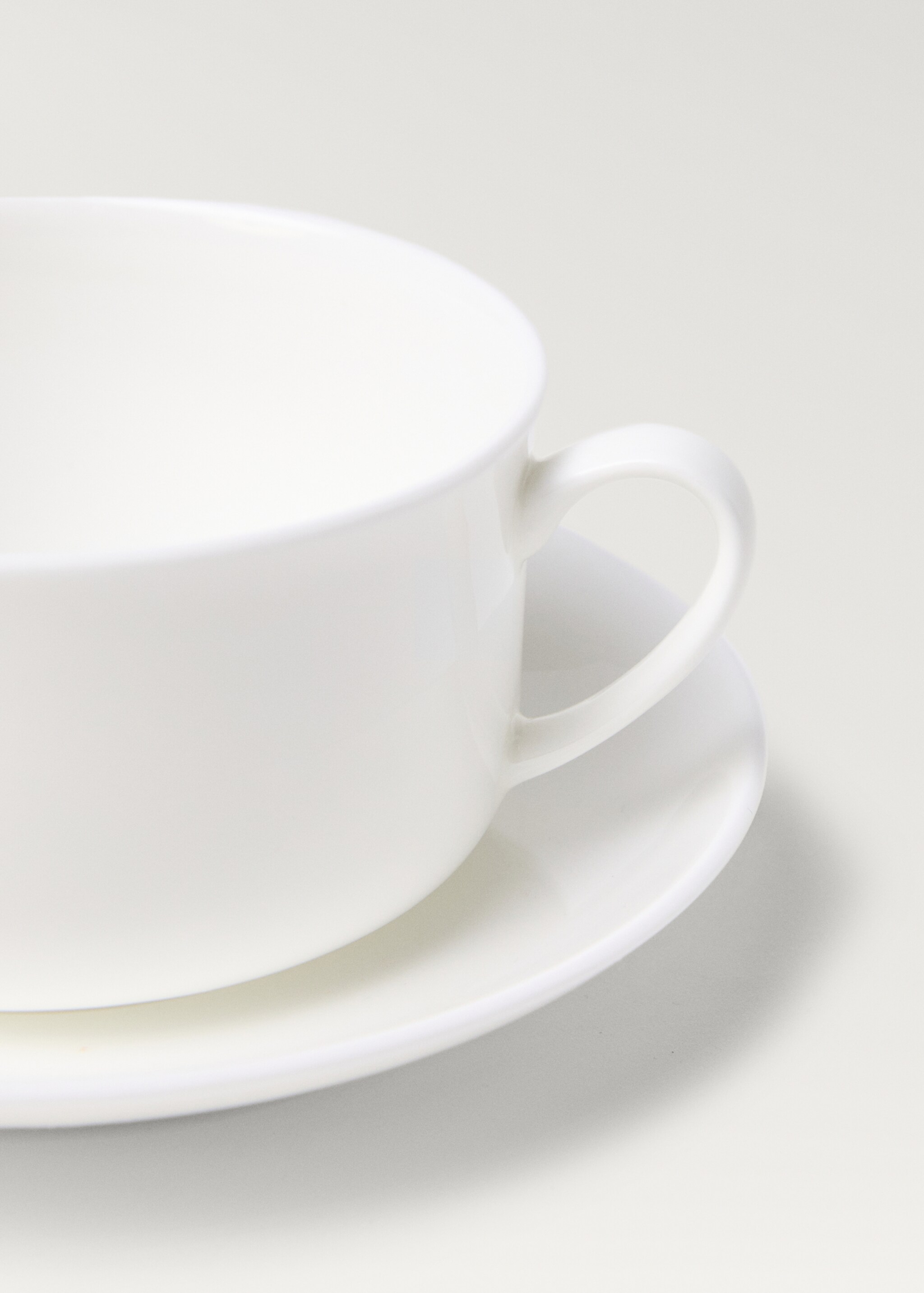 Велика чашка та блюдце з кераміки Bone China - Детальніше про товар 2