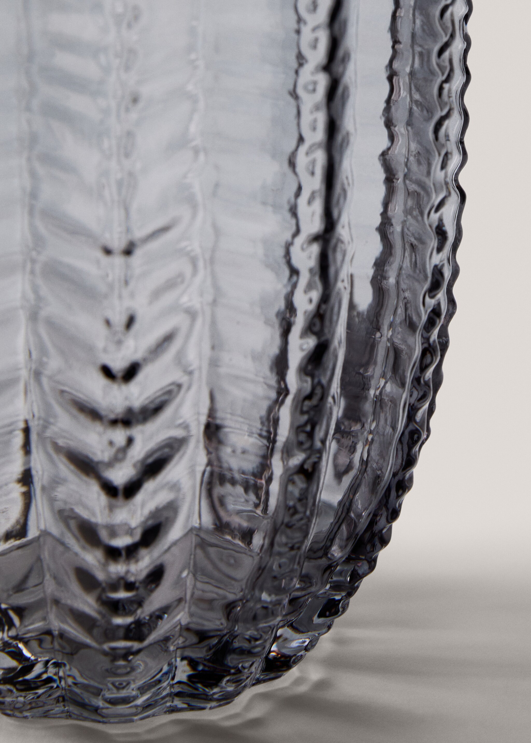 Embossed glass vase - Details of the article 3