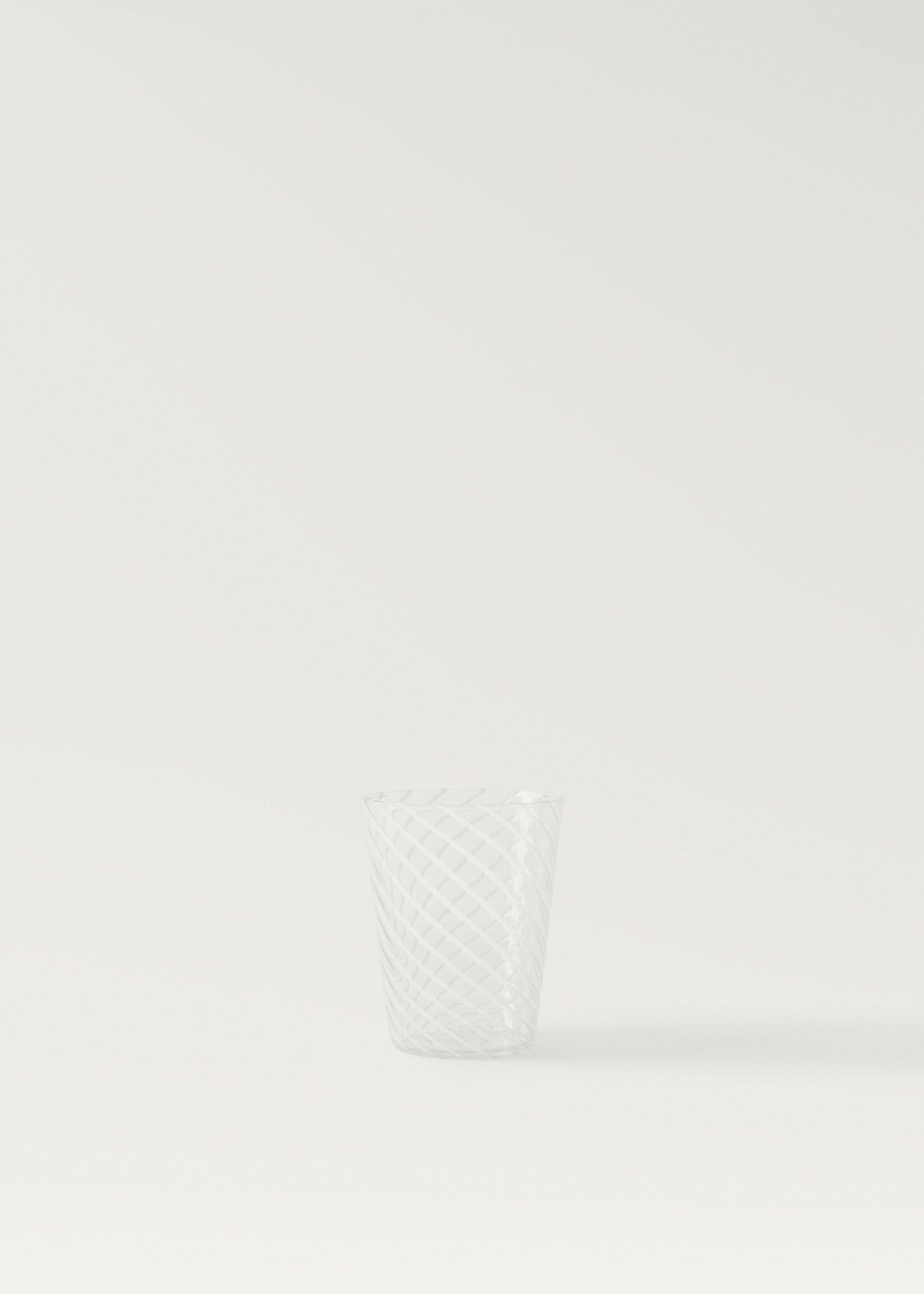 Kleines Borosilikat-Trinkglas mit farbiger Spirale - Artikel ohne Model