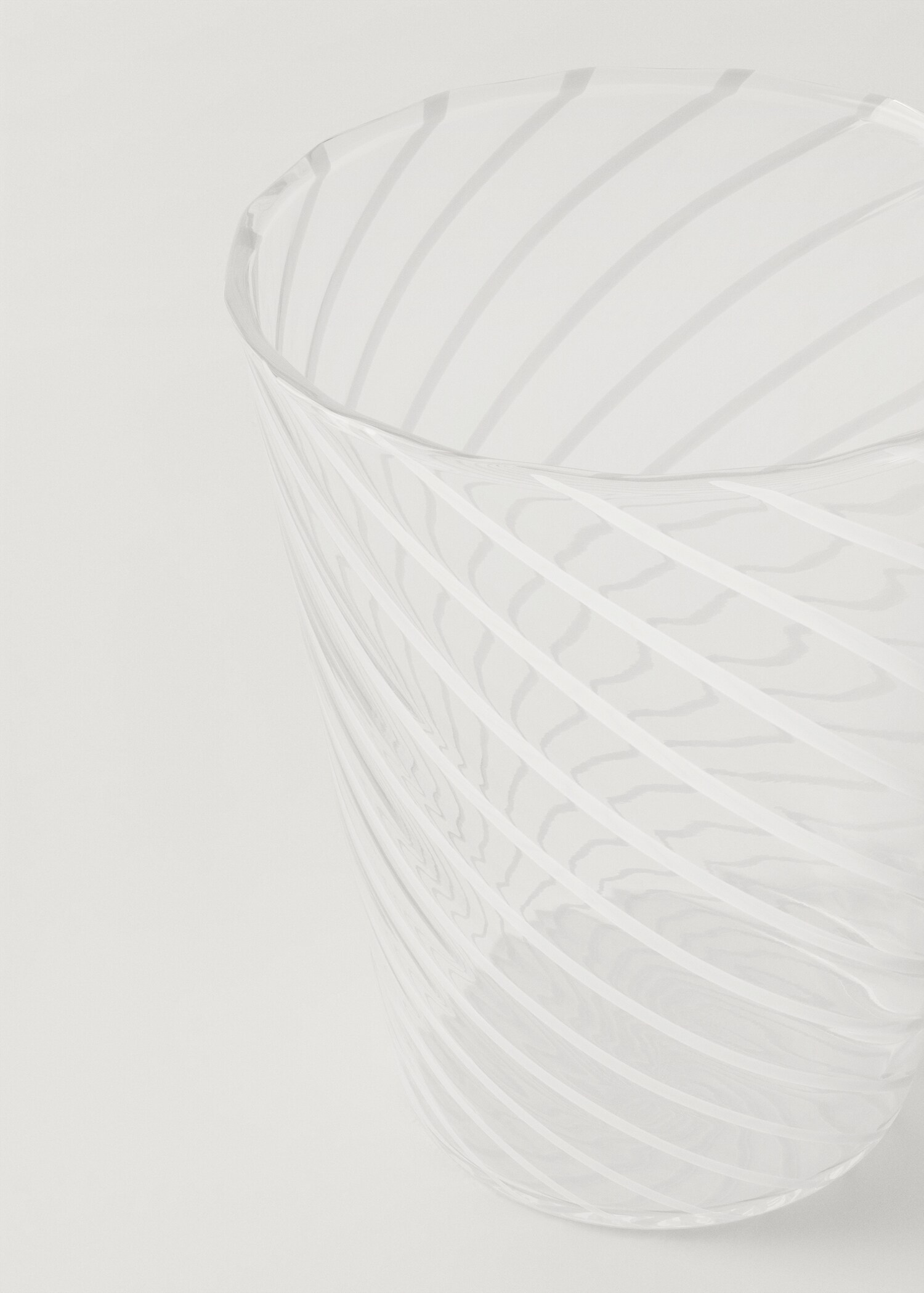 Kleines Borosilikat-Trinkglas mit farbiger Spirale - Detail des Artikels 1