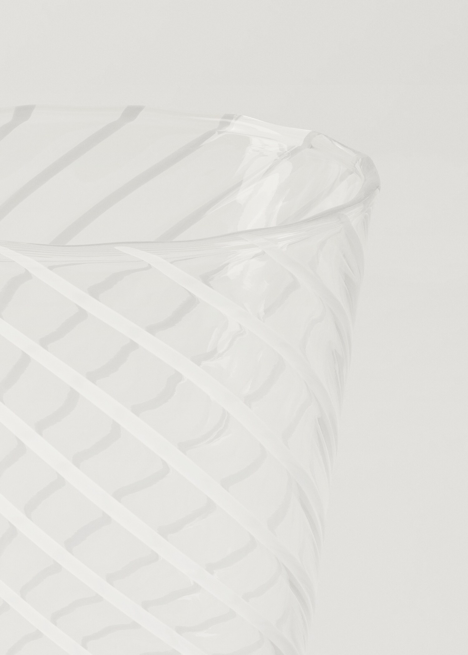 Kleines Borosilikat-Trinkglas mit farbiger Spirale - Detail des Artikels 2