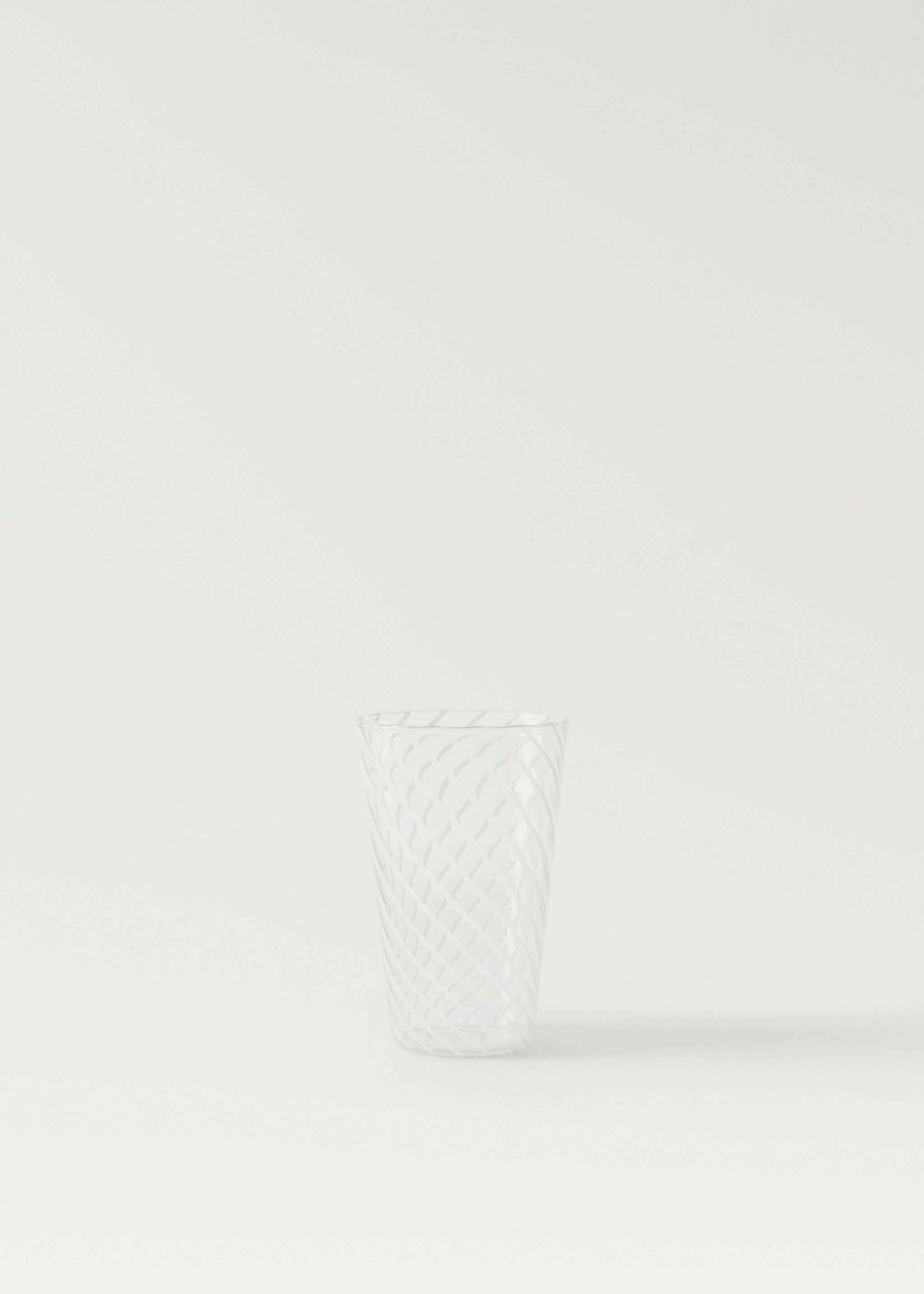 Mittelgroßes Borosilikat-Trinkglas mit farbiger Spirale - Artikel ohne Model