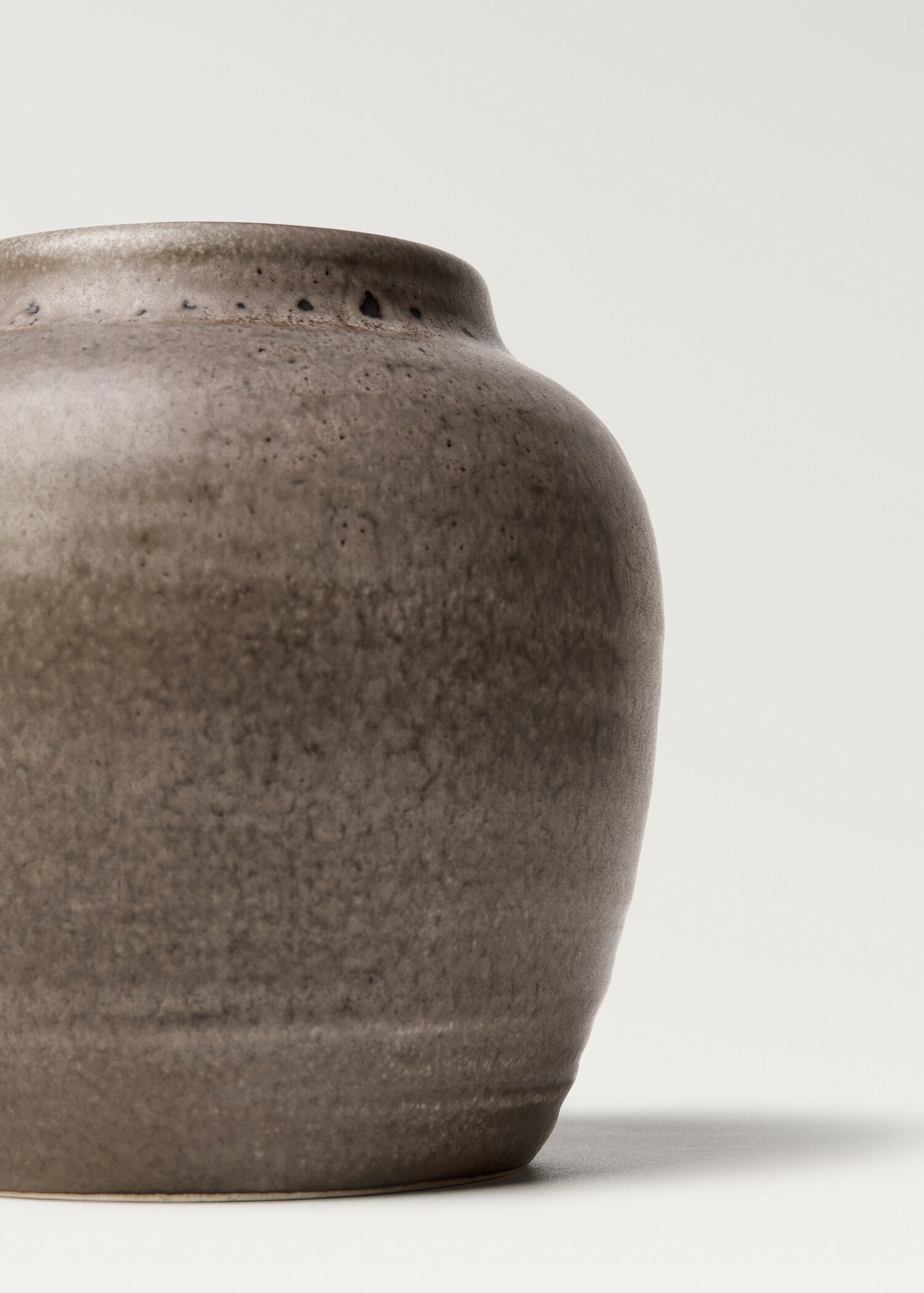 Mały wazon ceramiczny o pękatym kształcie - Szczegóły artykułu 2