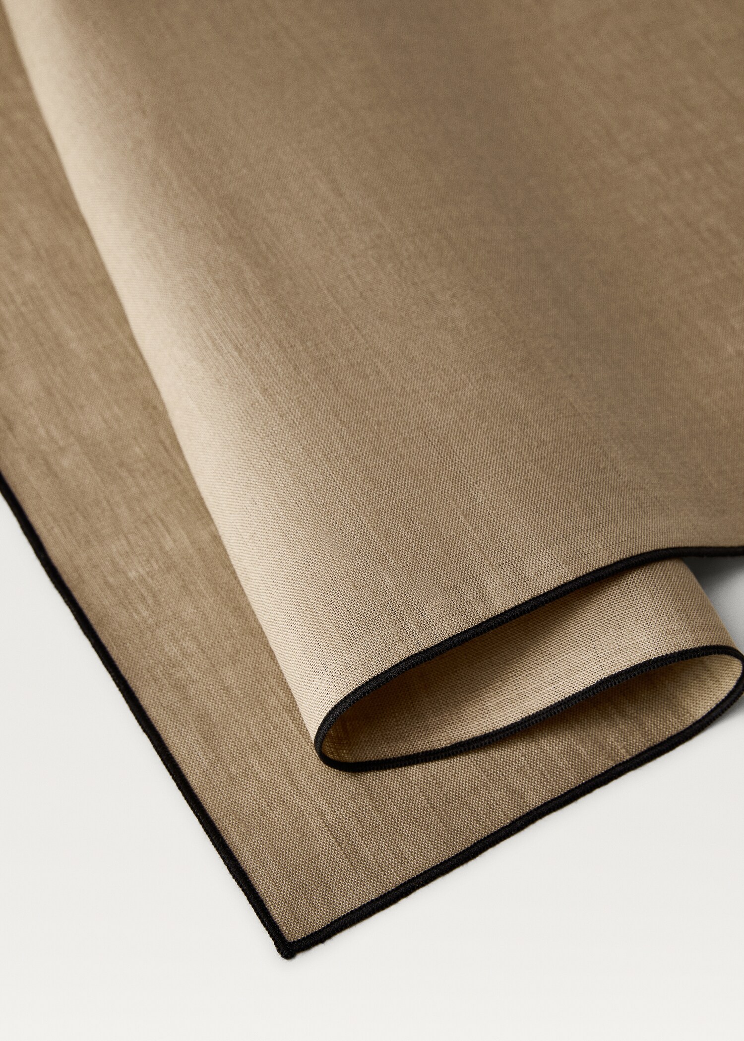 Linen placemat with ribbed detail - Details of the article 1