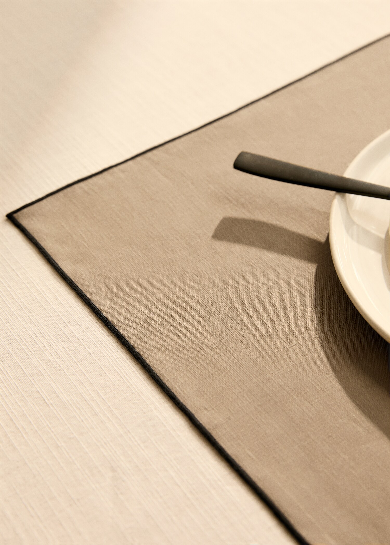 Linen placemat with ribbed detail - Details of the article 8