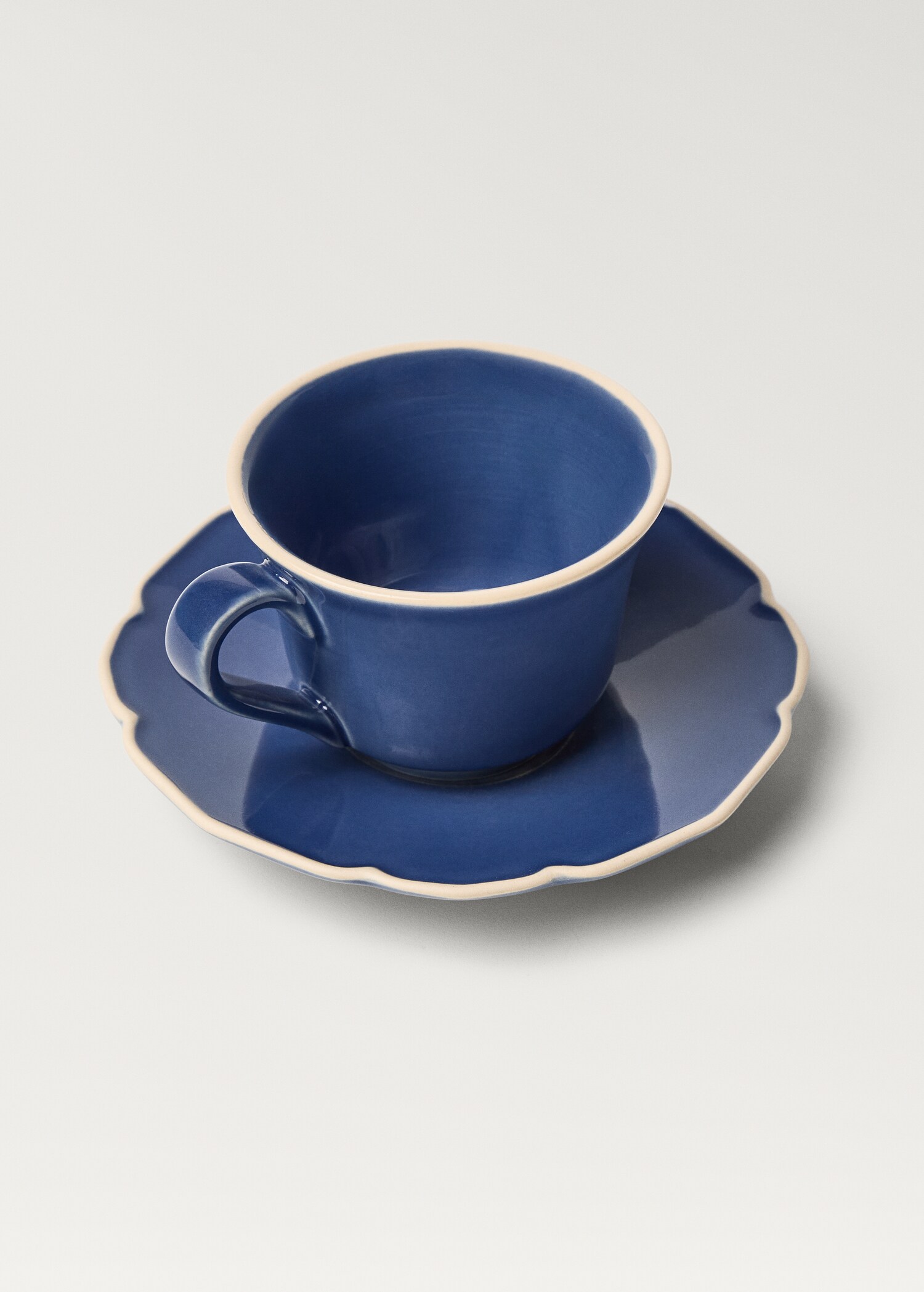 Stoneware tea cup with waves - Details of the article 1