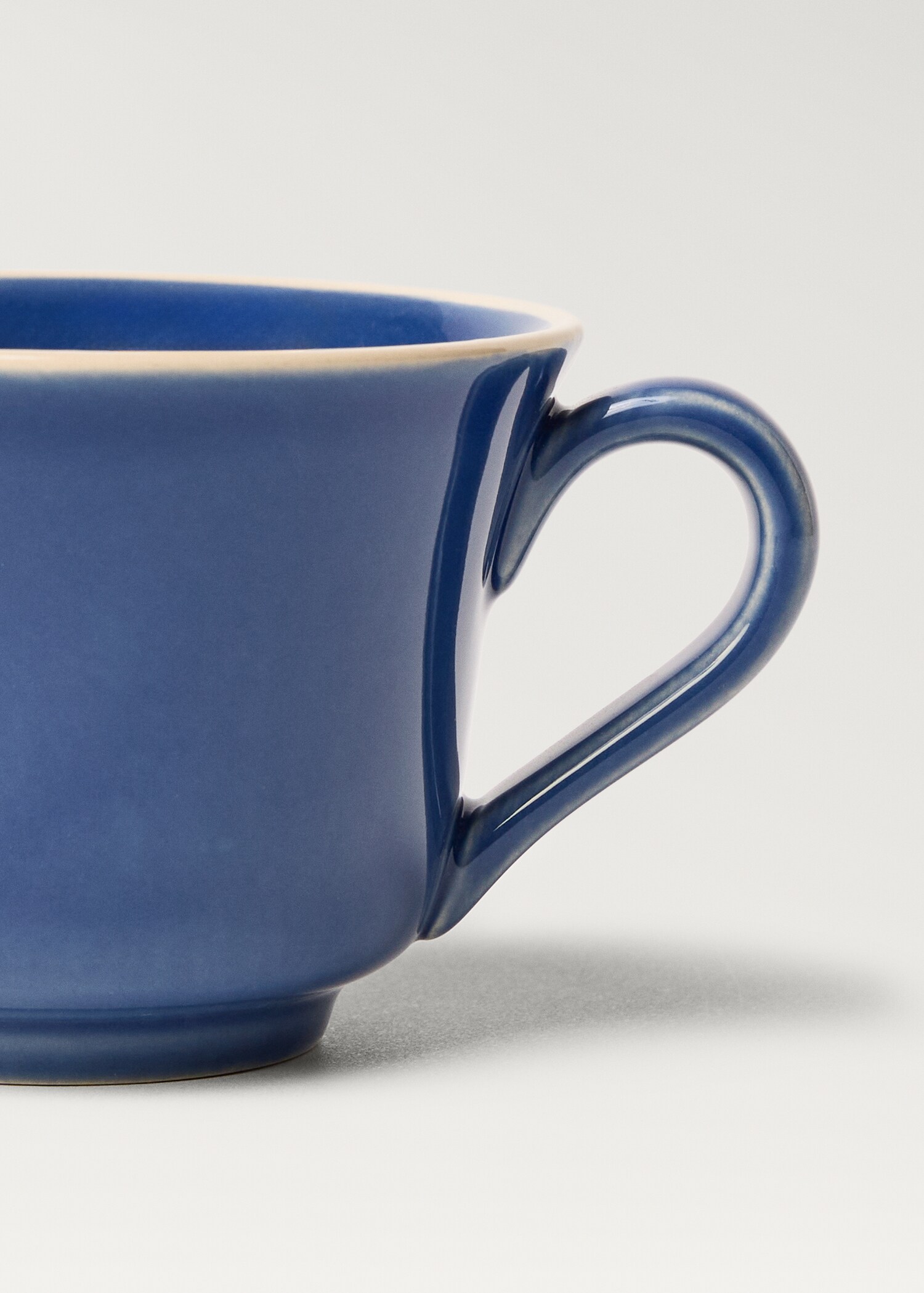 Stoneware tea cup with waves - Details of the article 2