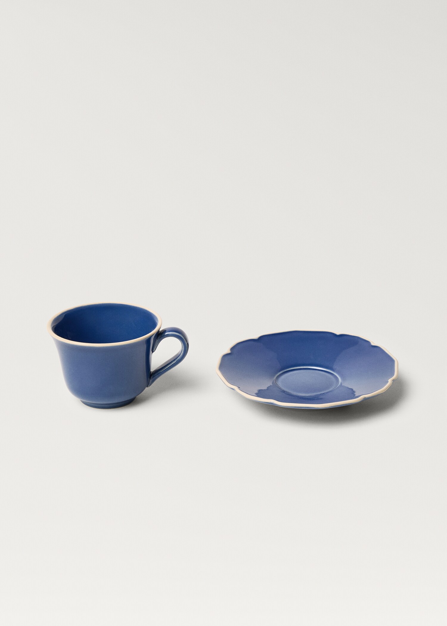 Stoneware tea cup with waves - Details of the article 3