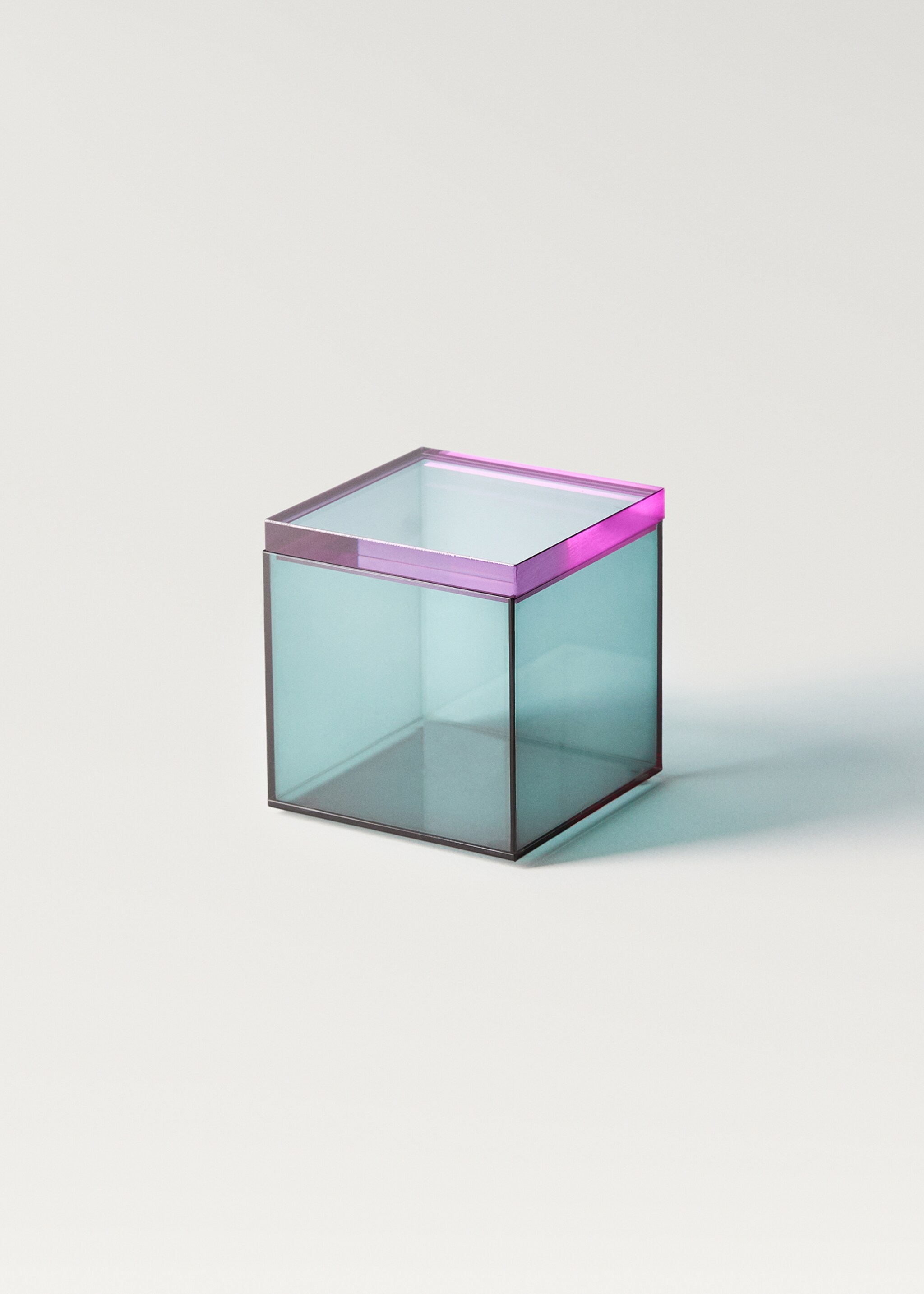 Medium two-tone acrylic box - Details of the article 1