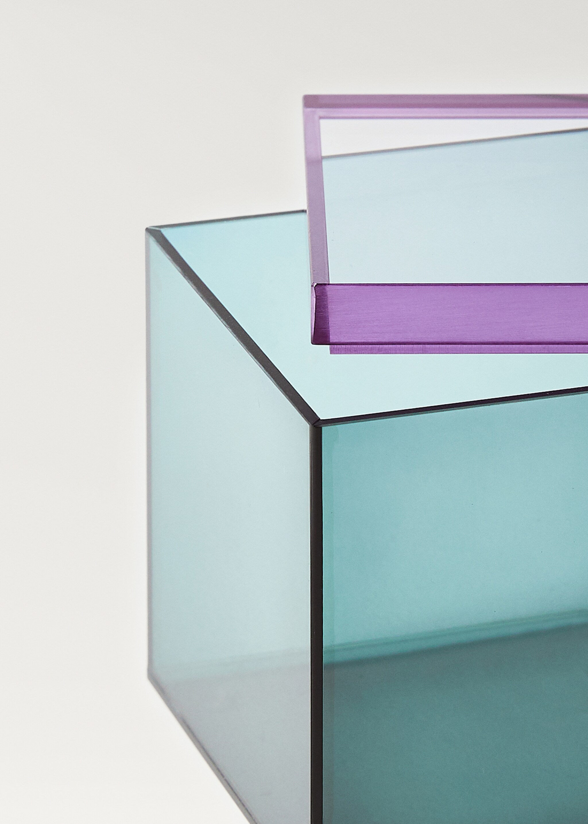 Medium two-tone acrylic box - Details of the article 3