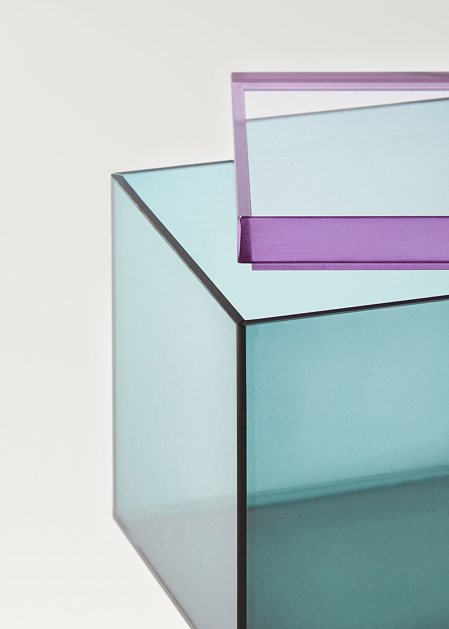 Medium two-tone acrylic box - Details of the article 3
