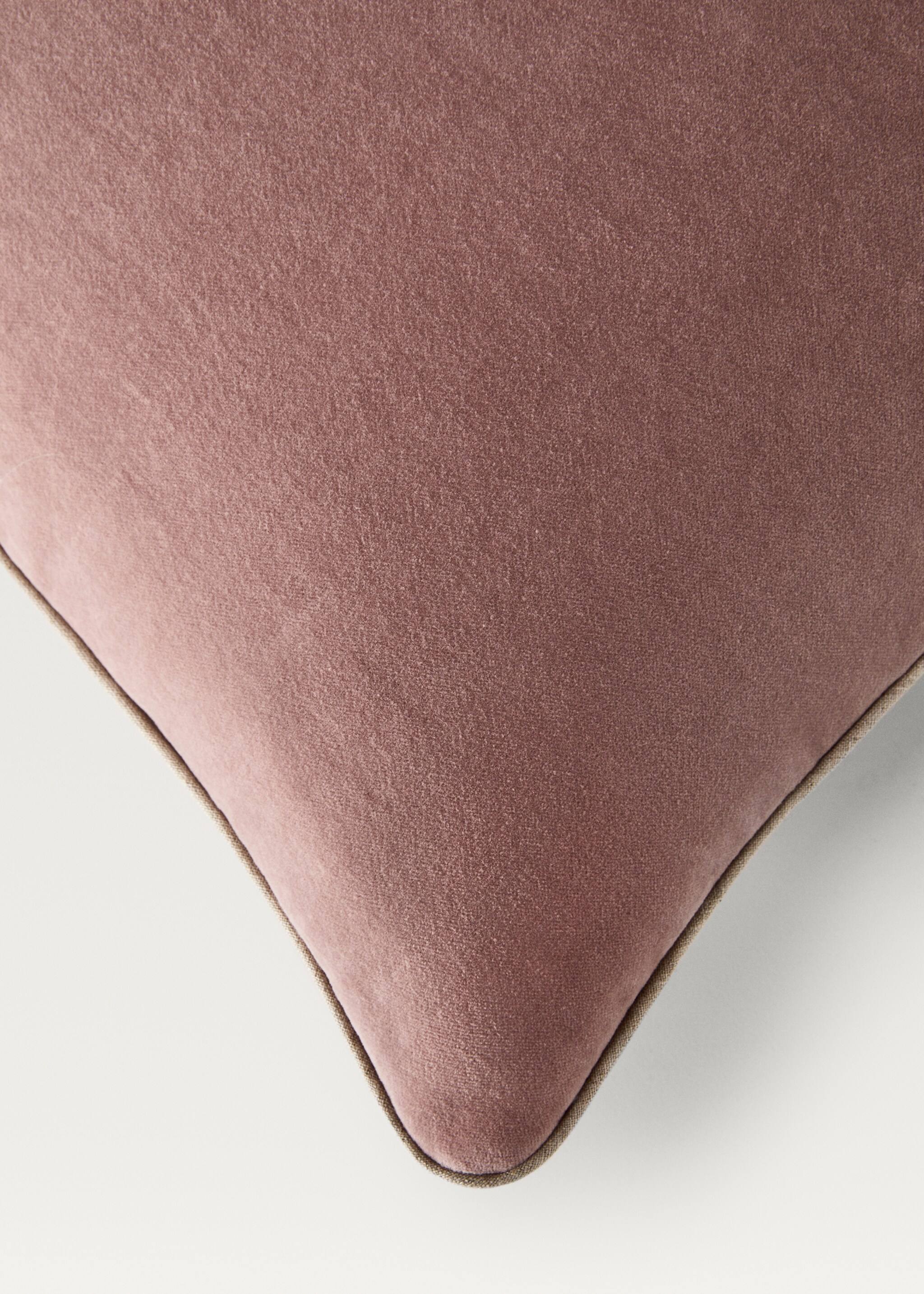 Velvet cushion cover with seam detail 50x50 cm - Details of the article 2