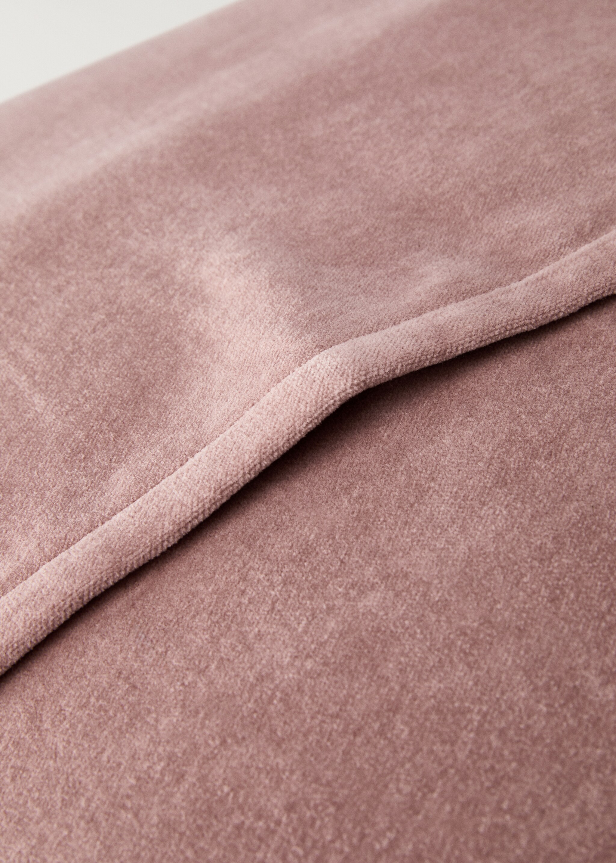 Velvet cushion cover with seam detail 50x50 cm - Details of the article 3