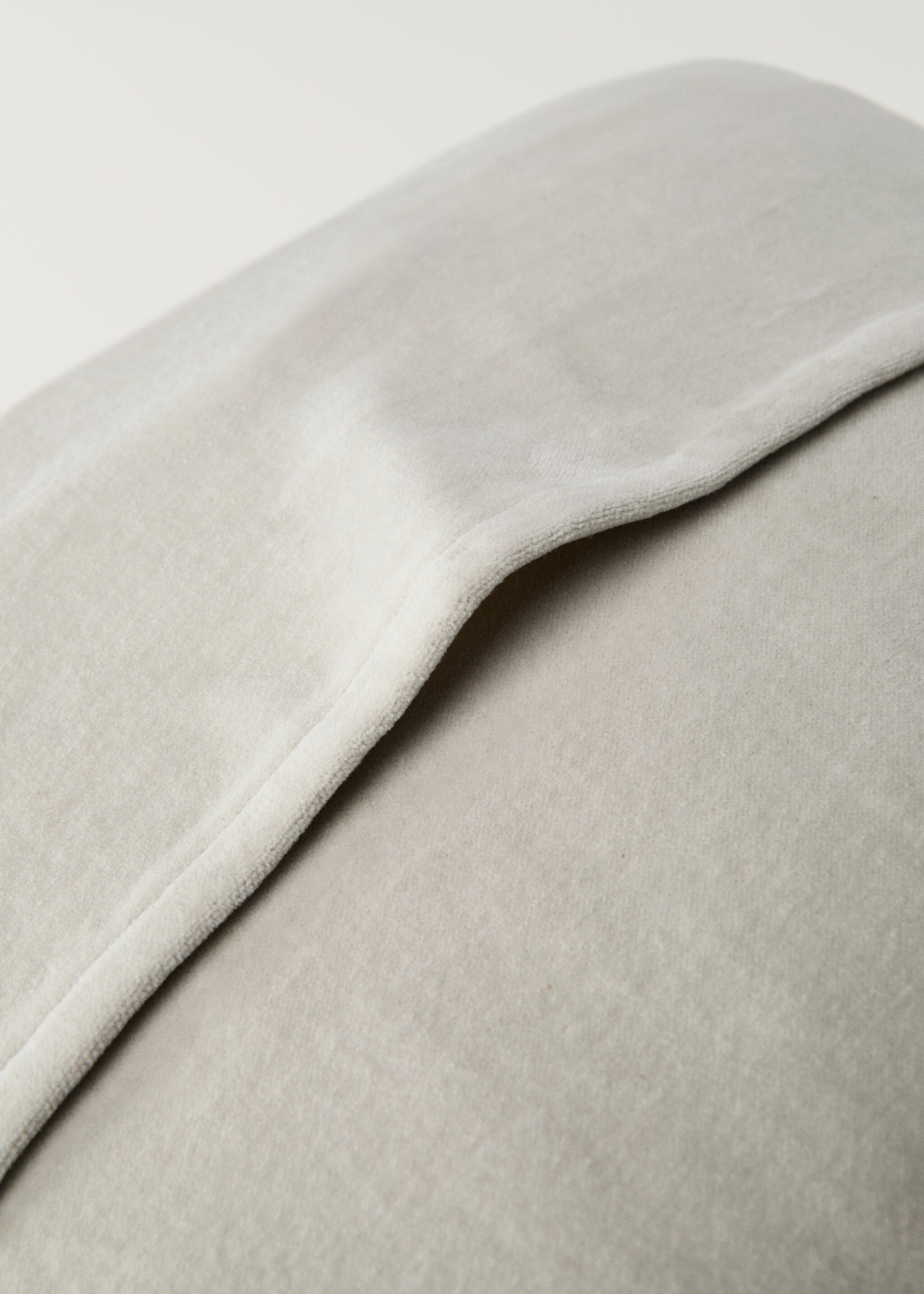 Kuddfodral i sammet med bårddetalj 50x50 cm - Detaljer om artikeln 3