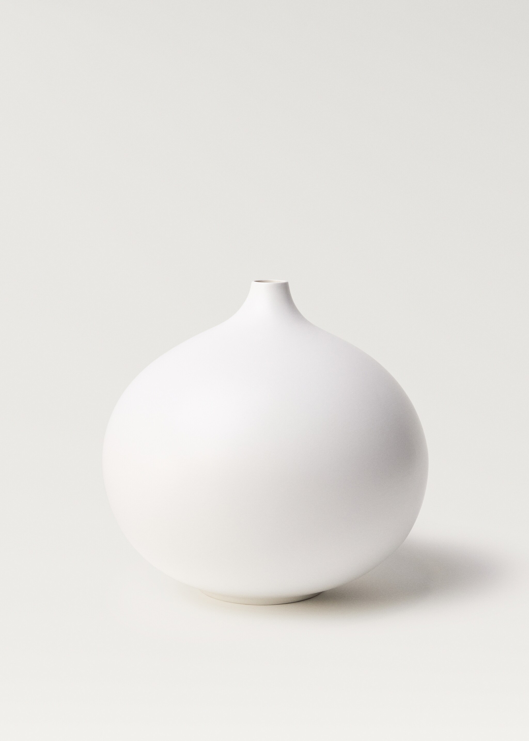 Round earthenware vase - Article without model