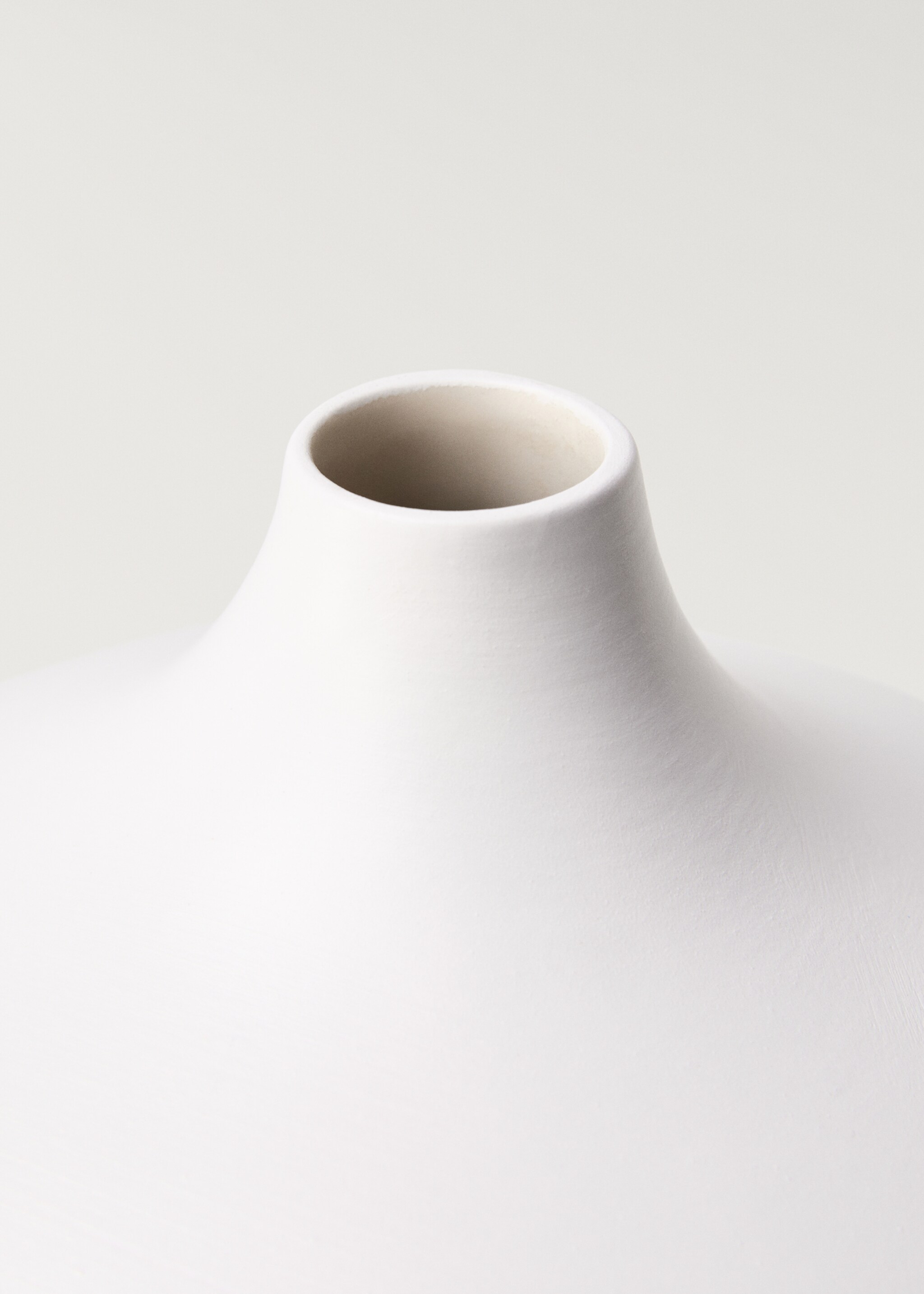Round earthenware vase - Details of the article 1