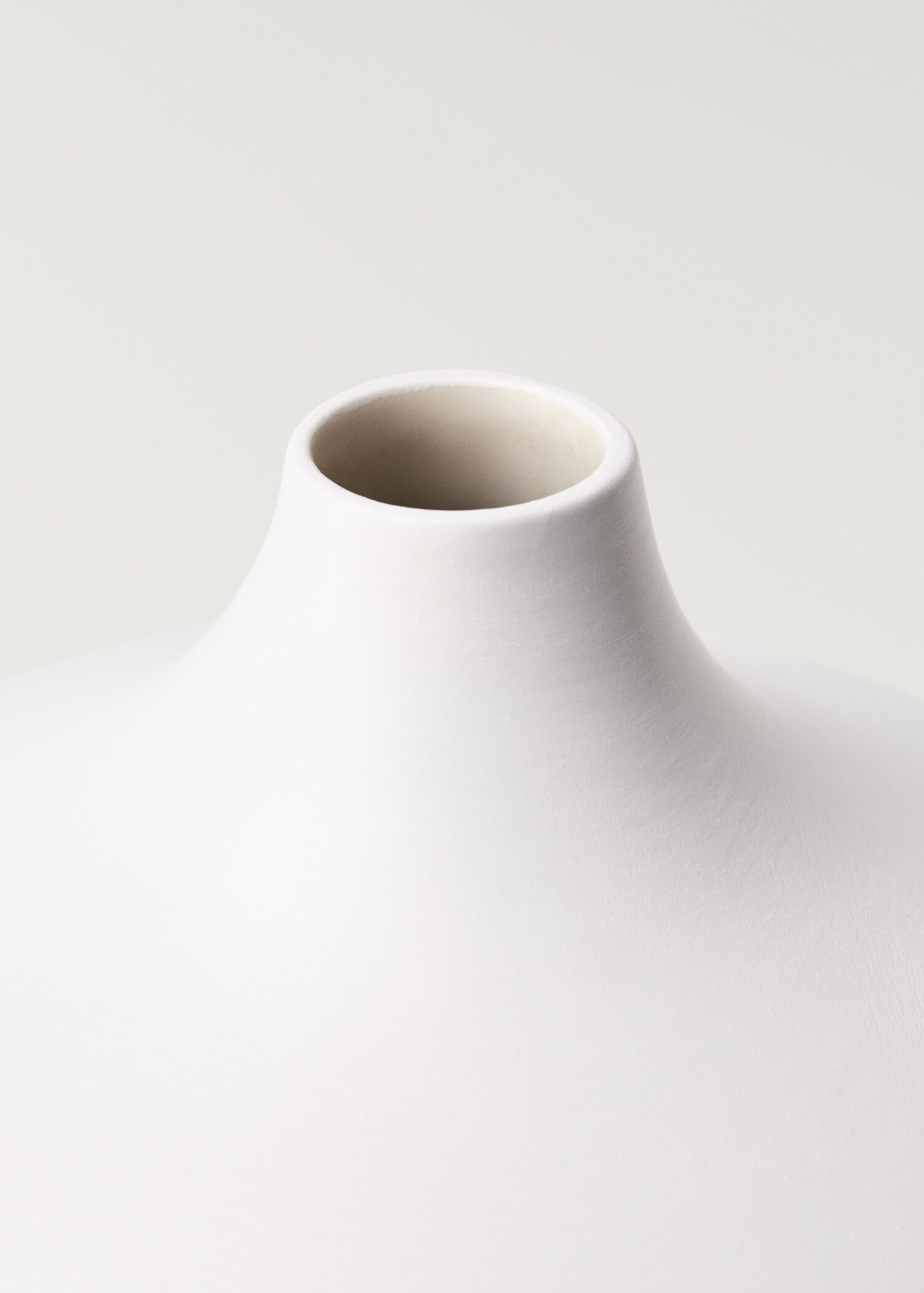 Round earthenware vase - Details of the article 1