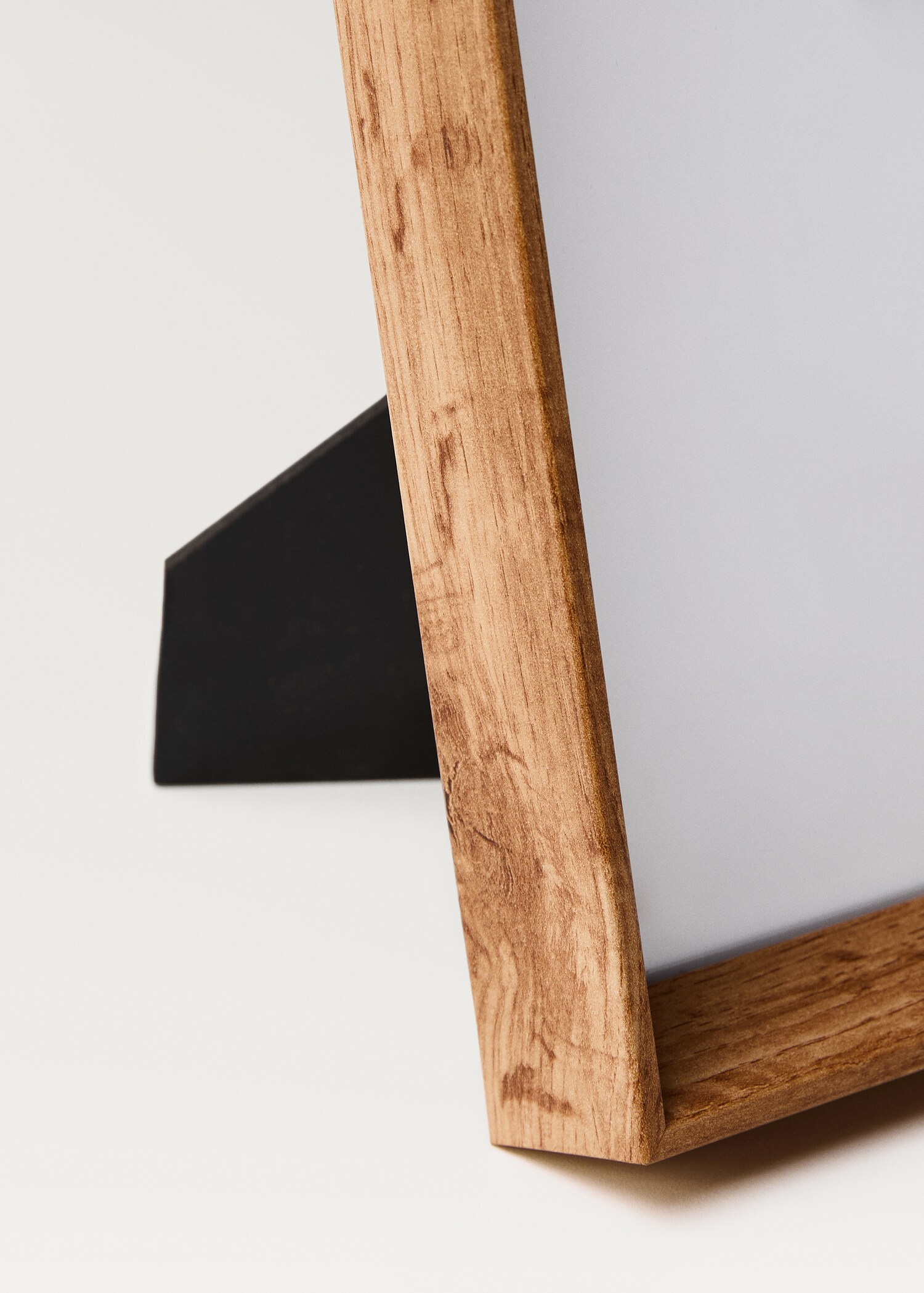 Medium bevelled wood frame - Details of the article 2