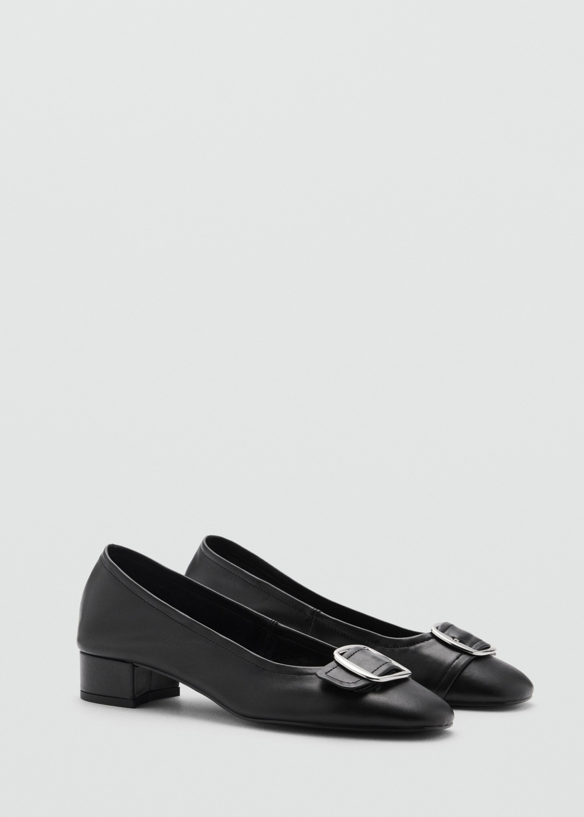 Buckle leather shoes - Tampilan Sedang