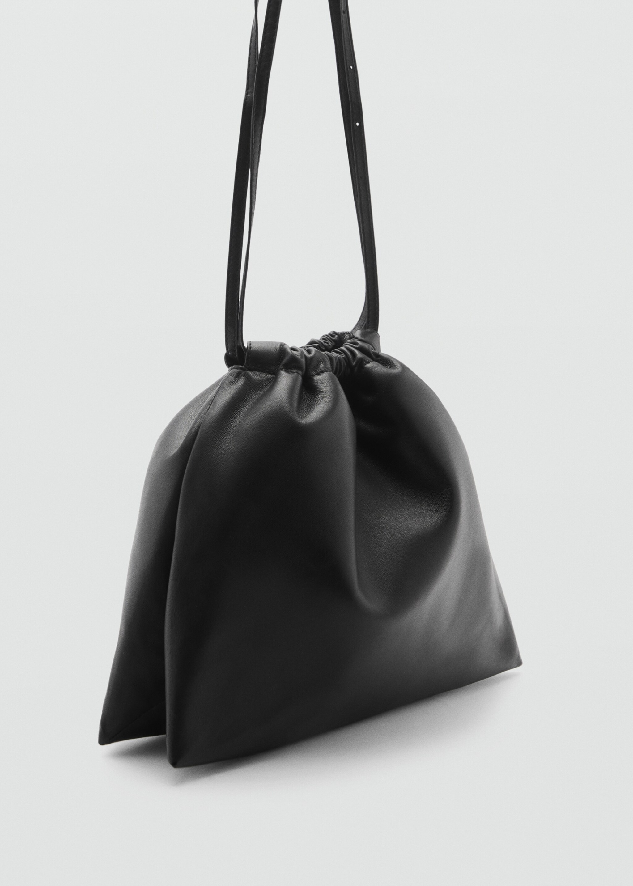 Sac bandoulière en cuir avec fermeture froncée - Plan moyen