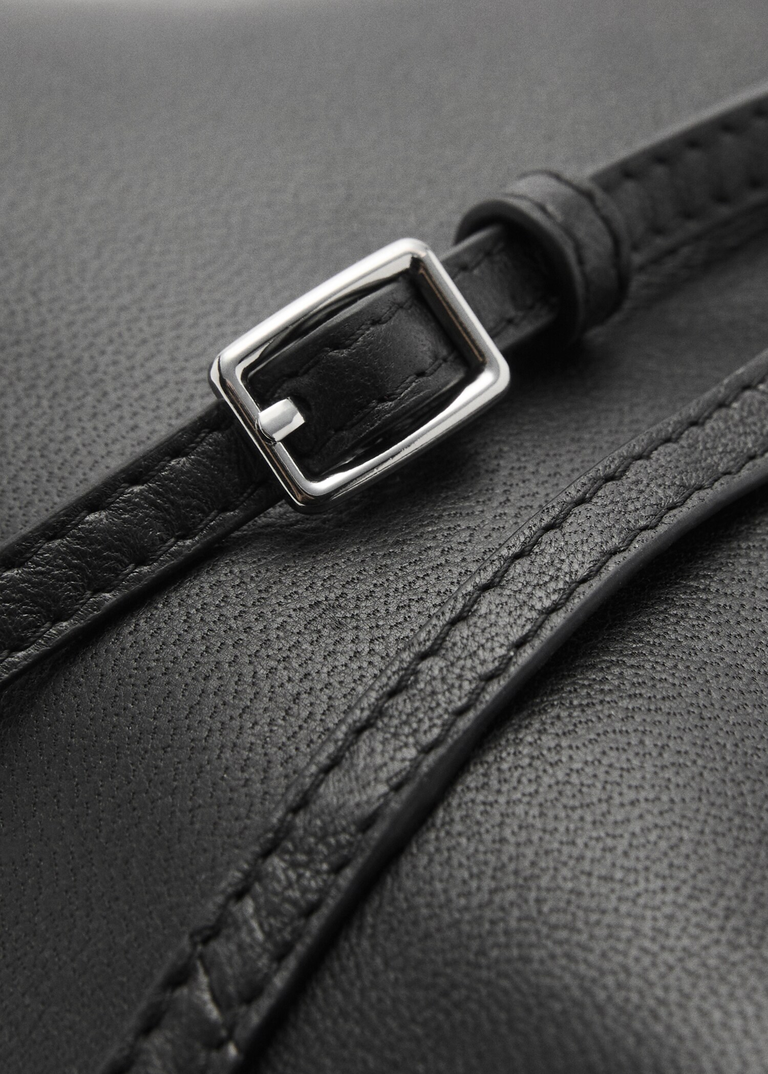 Sack-style leather bag - Details of the article 1