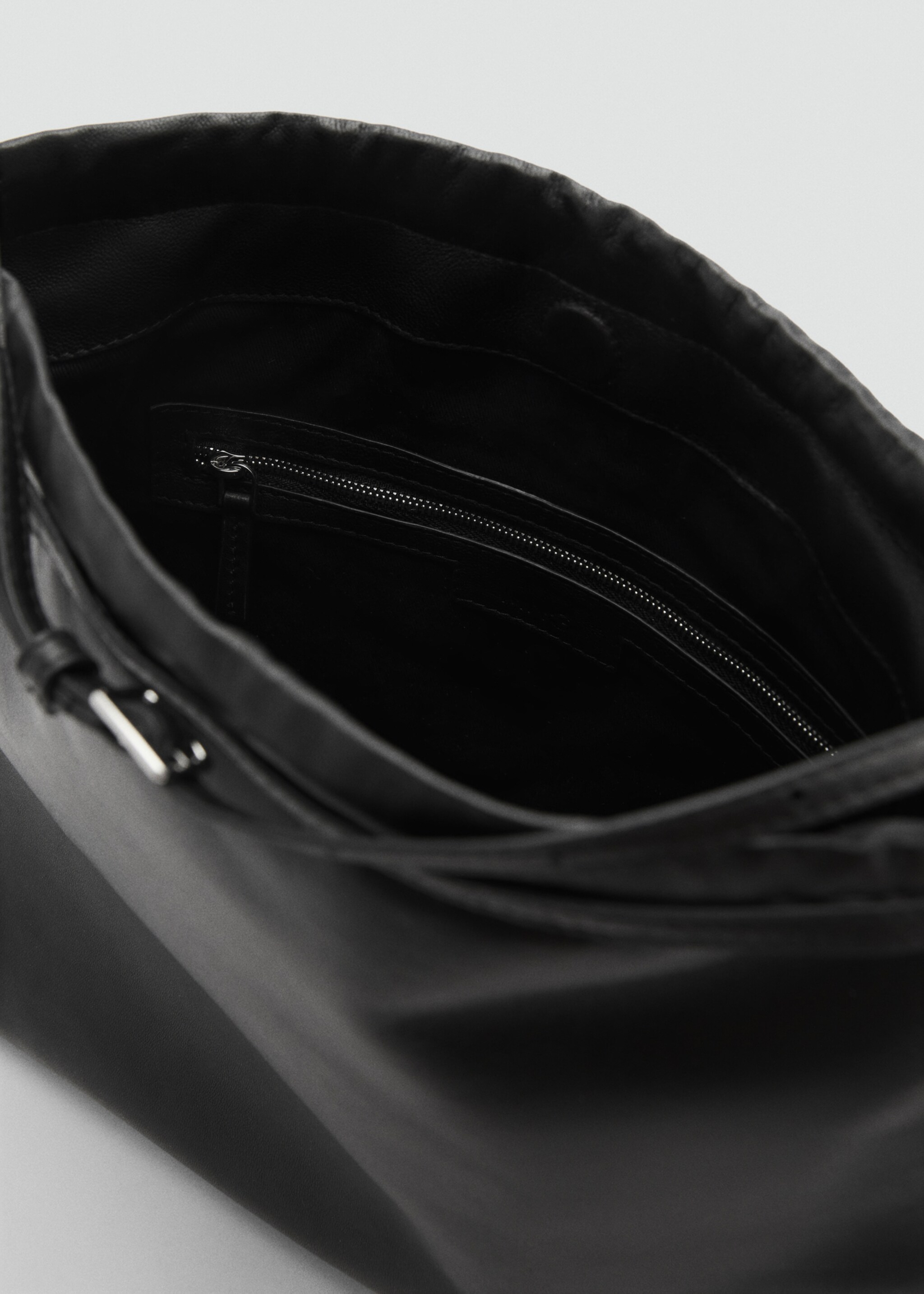 Sac bandoulière en cuir avec fermeture froncée - Détail de l'article 2