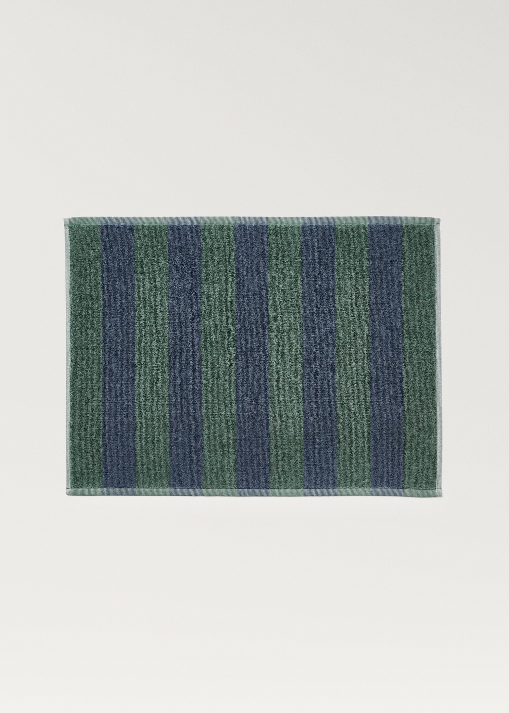 Two-tone striped bath rug - Article without model