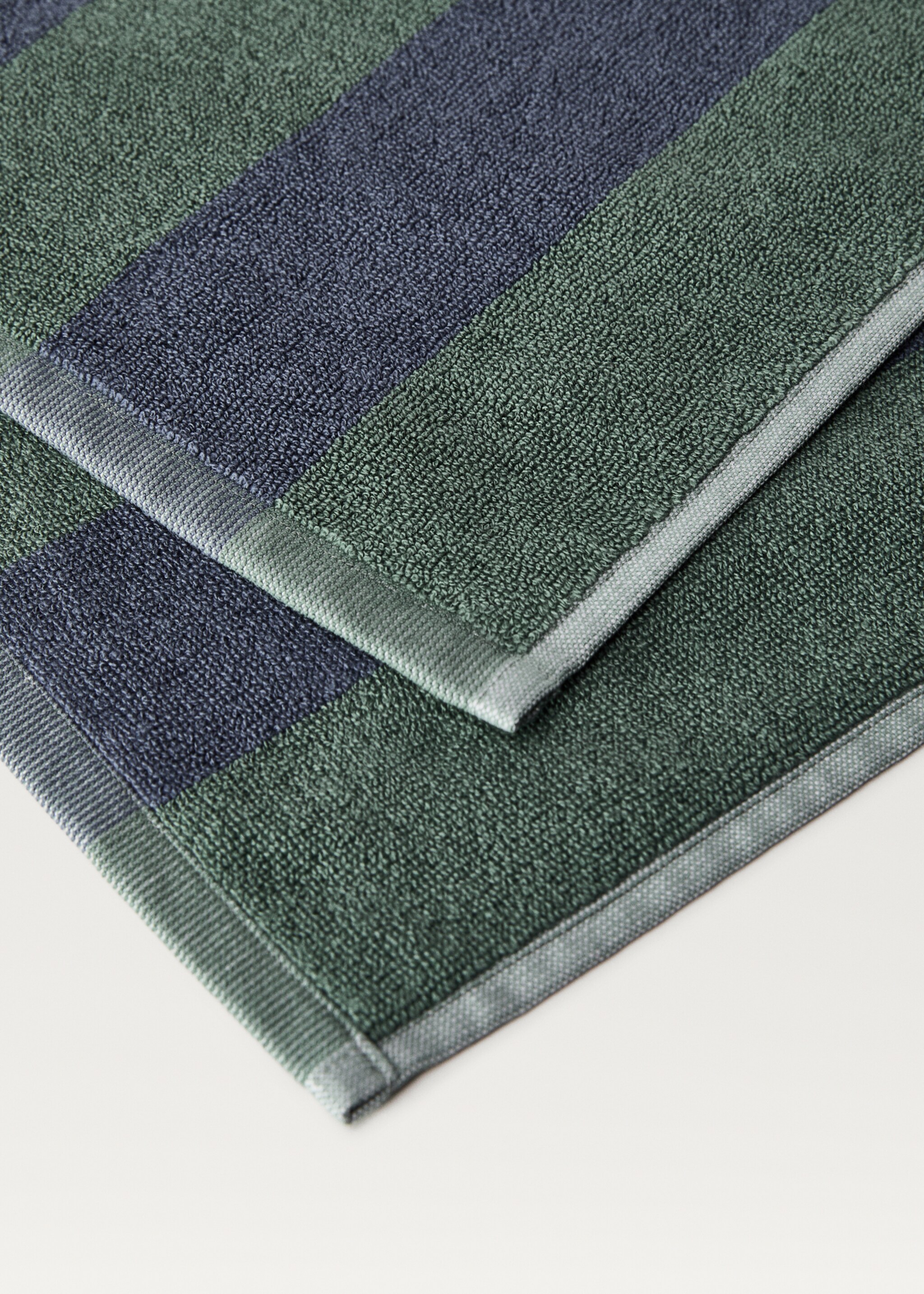 Two-tone striped bath rug - Details of the article 2