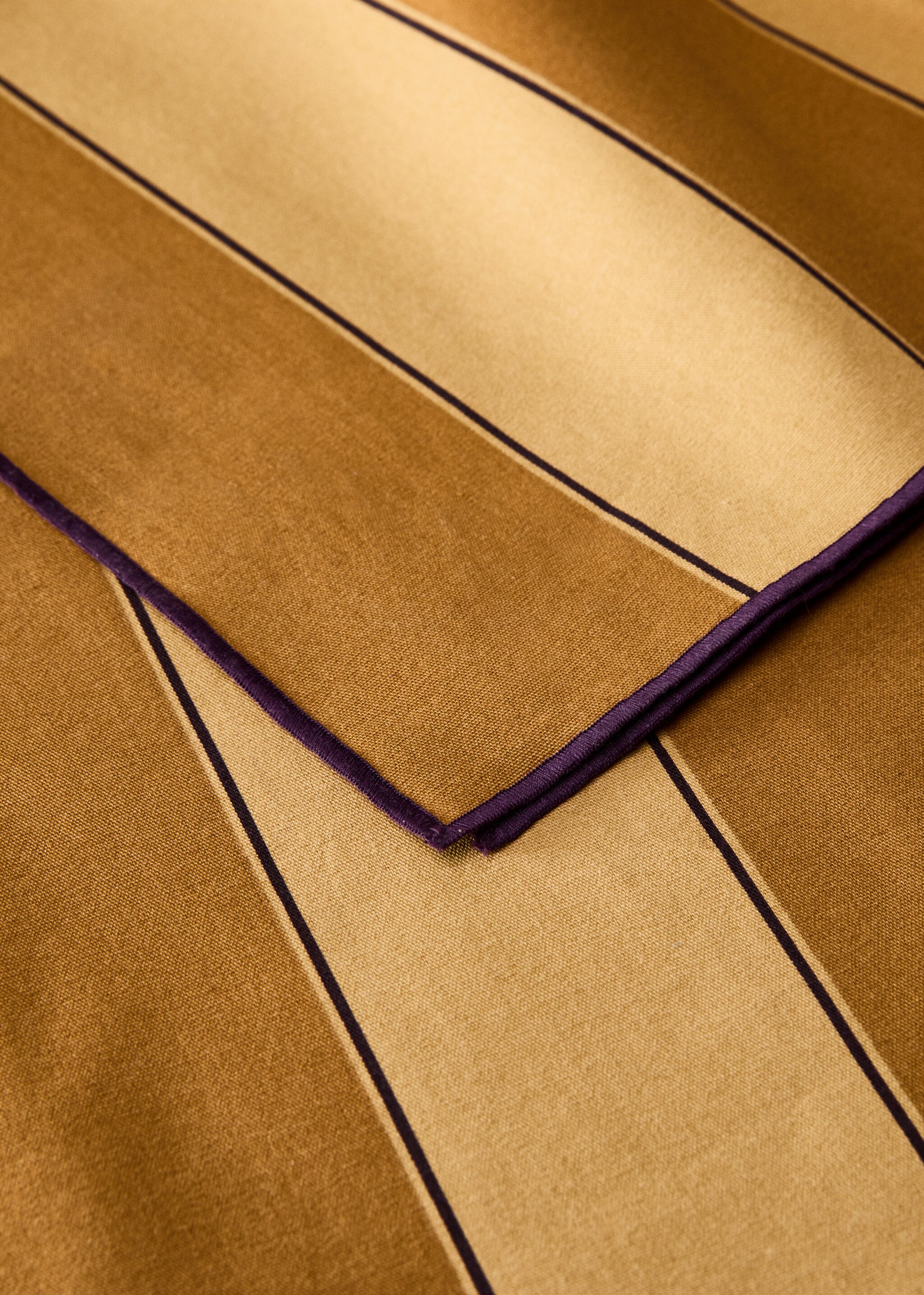 Cotton tablecloth with resin stripe 2 to 4 guests - Details of the article 2