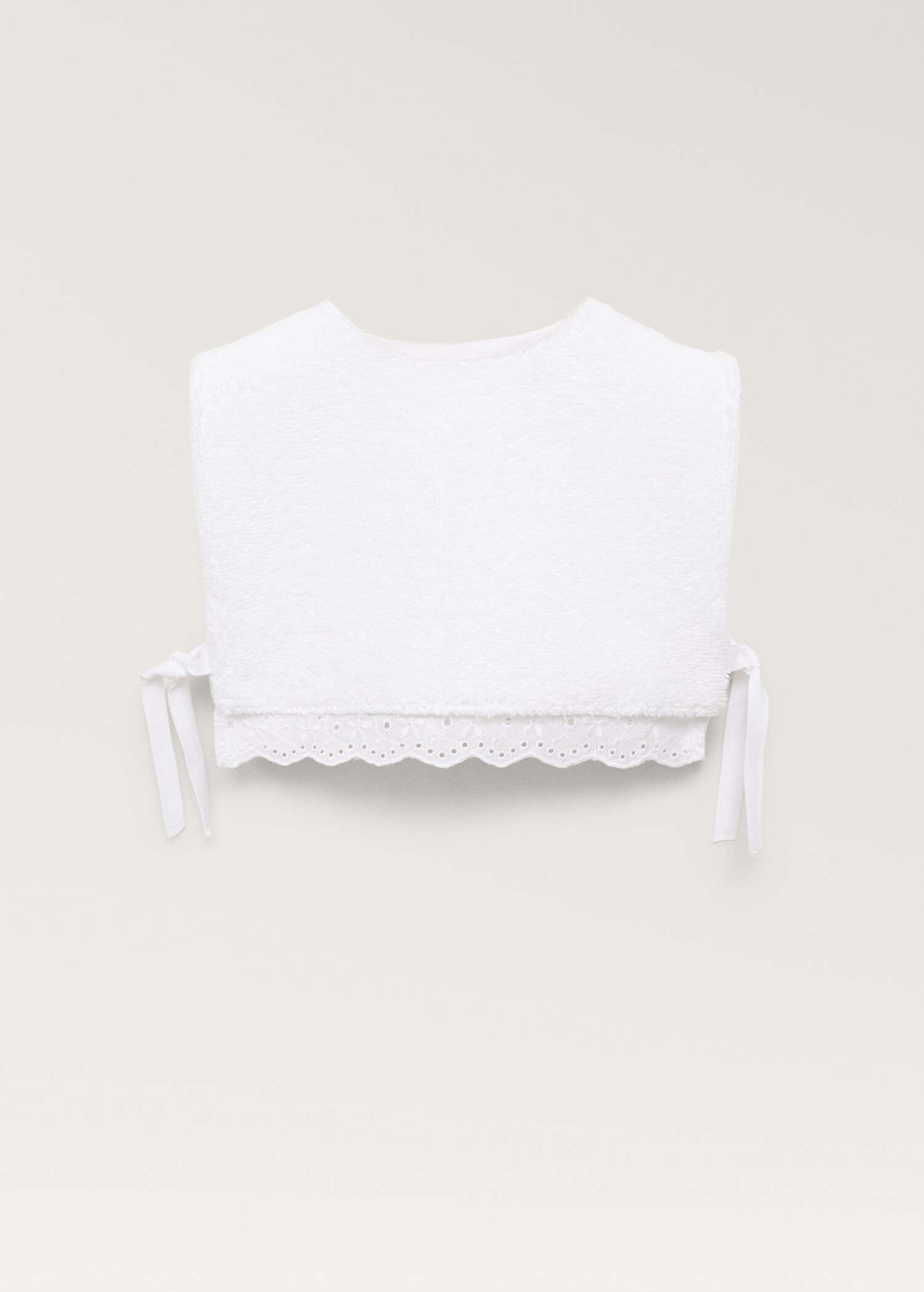 Махровий нагрудник з мереживною обробкою - Товар без моделі