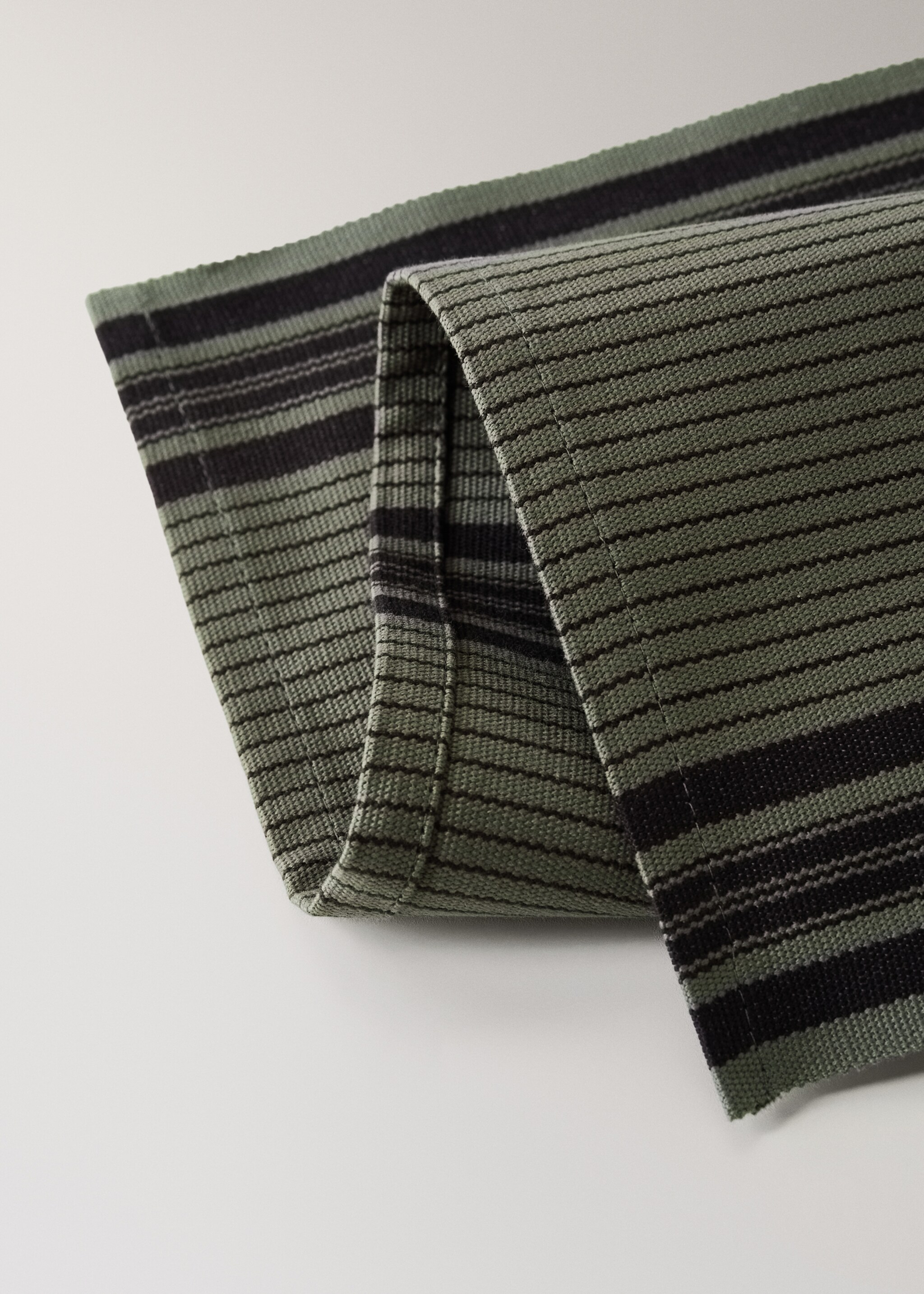 Cotton yarn-dyed striped placemat - Details of the article 1, Mint Green. Ref: 87053316-00.
