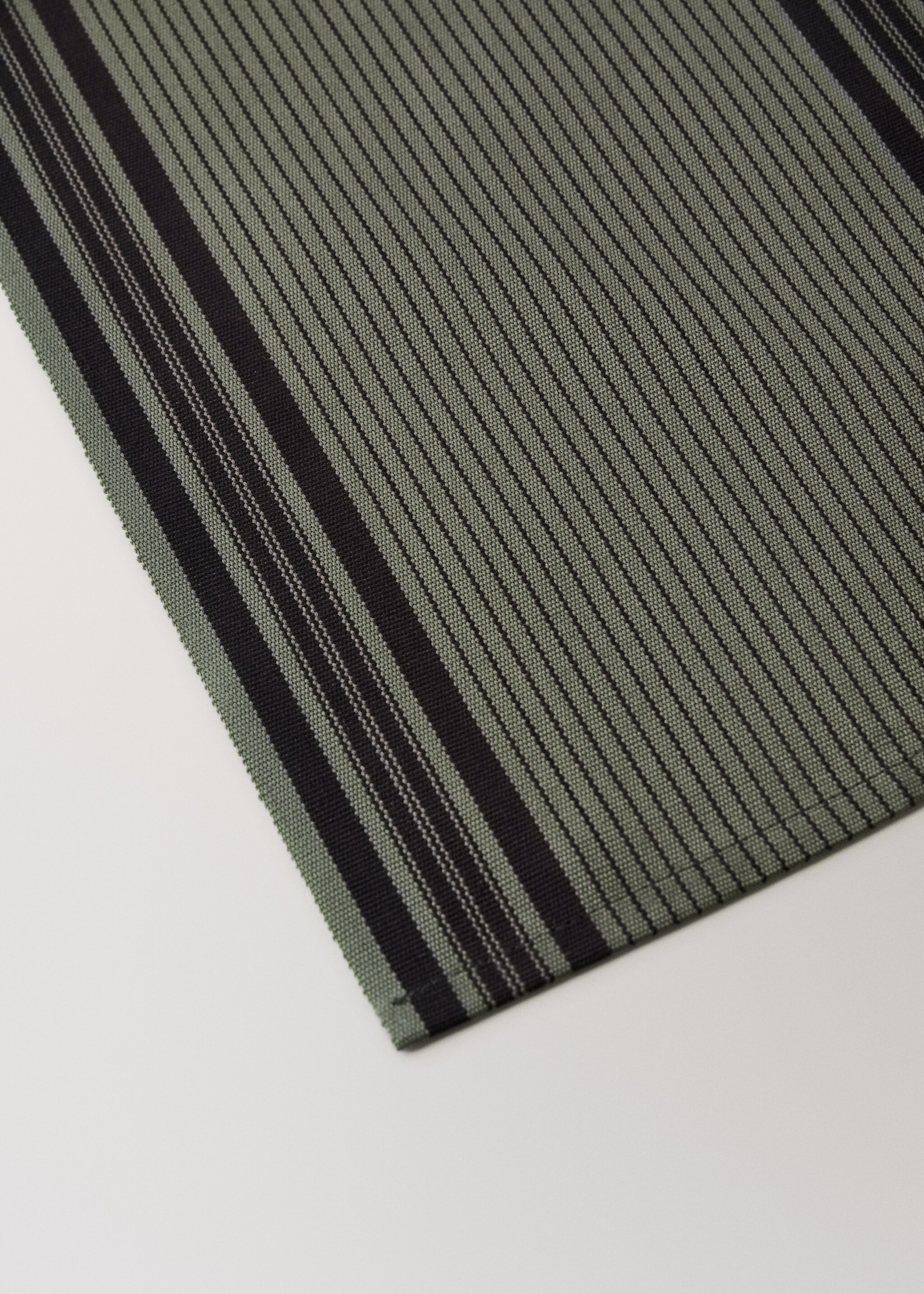 Cotton yarn-dyed striped placemat - Details of the article 2, Mint Green. Ref: 87053316-00.