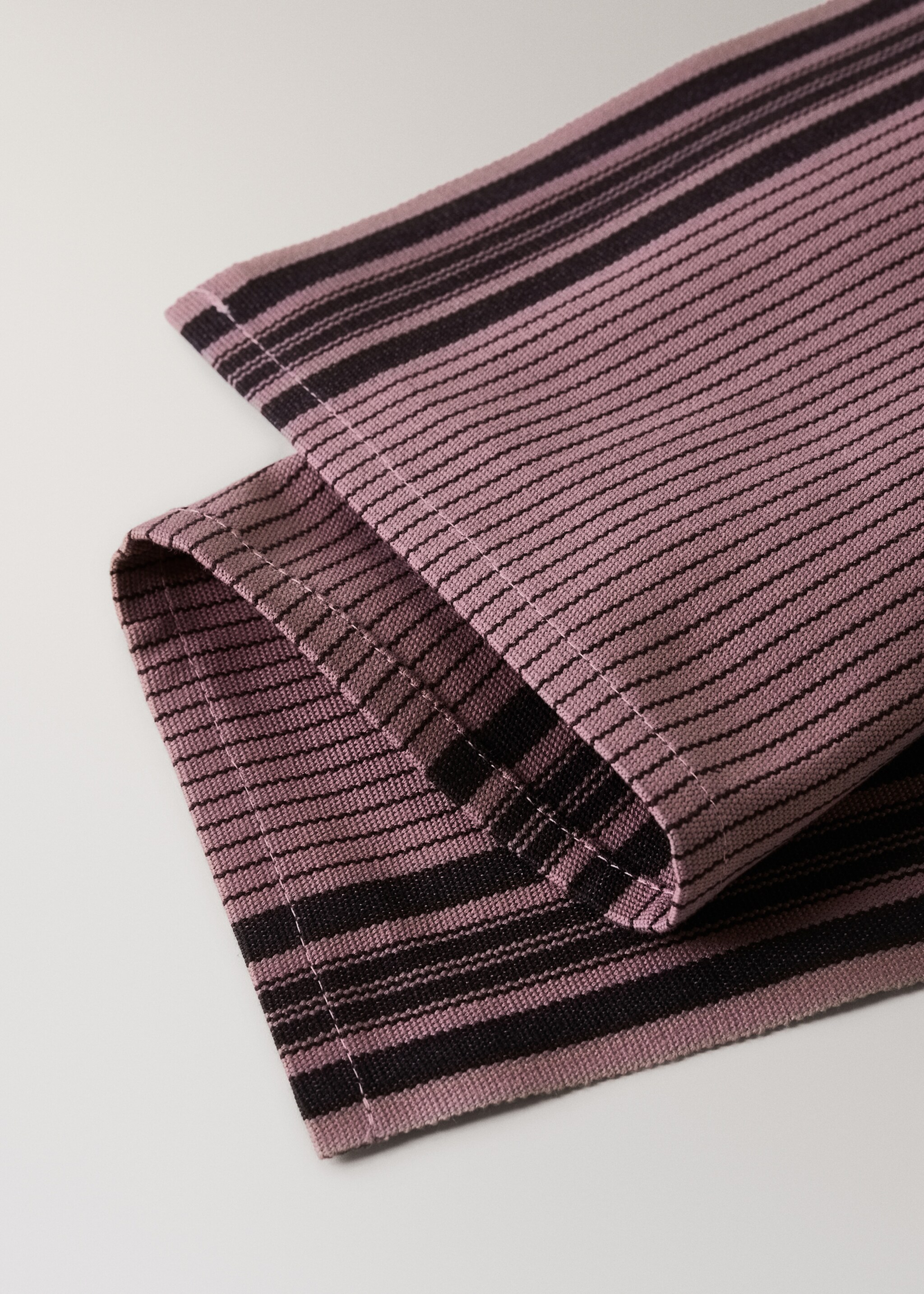 Cotton yarn-dyed striped placemat - Details of the article 1, Medium Pink. Ref: 87053316-00.