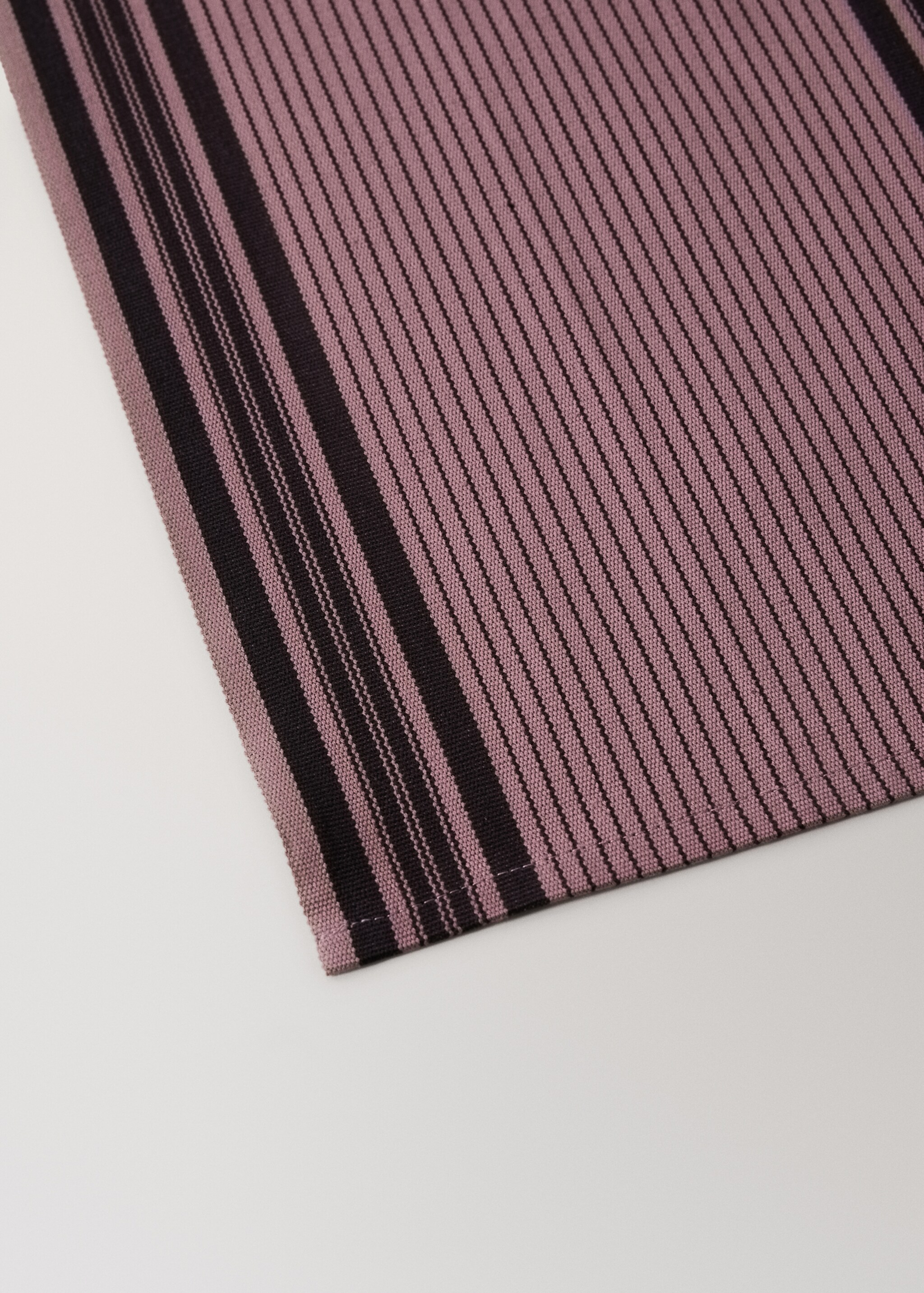 Cotton yarn-dyed striped placemat - Details of the article 2, Medium Pink. Ref: 87053316-00.