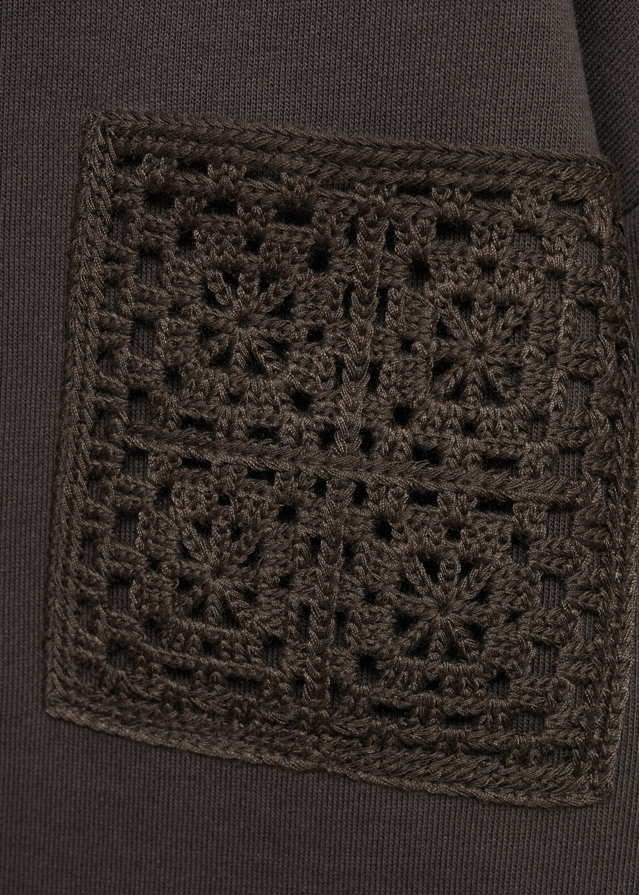Sweatshirt med virkade detaljer - Detaljer om artikeln 8