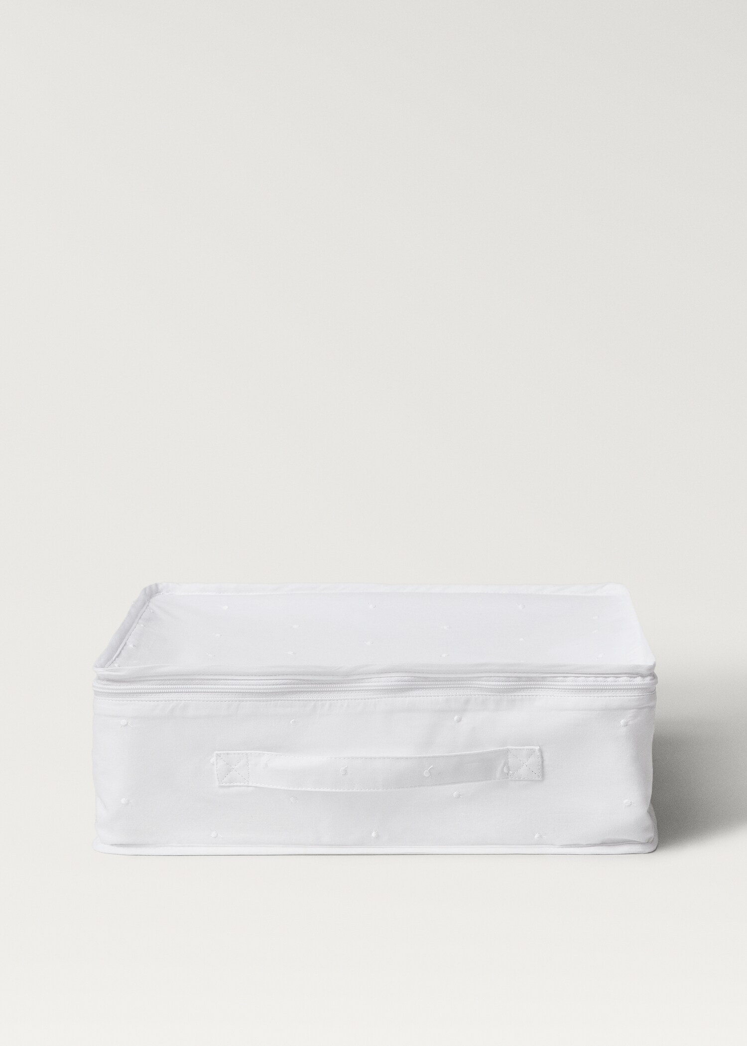 Organising box with embroidered details - Details of the article 1
